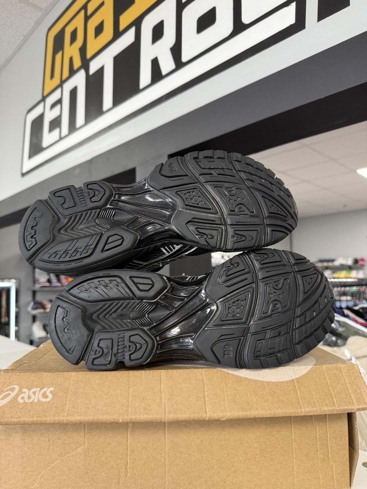 Asics Gel Kayano 14 "Black" Used Size 9.5