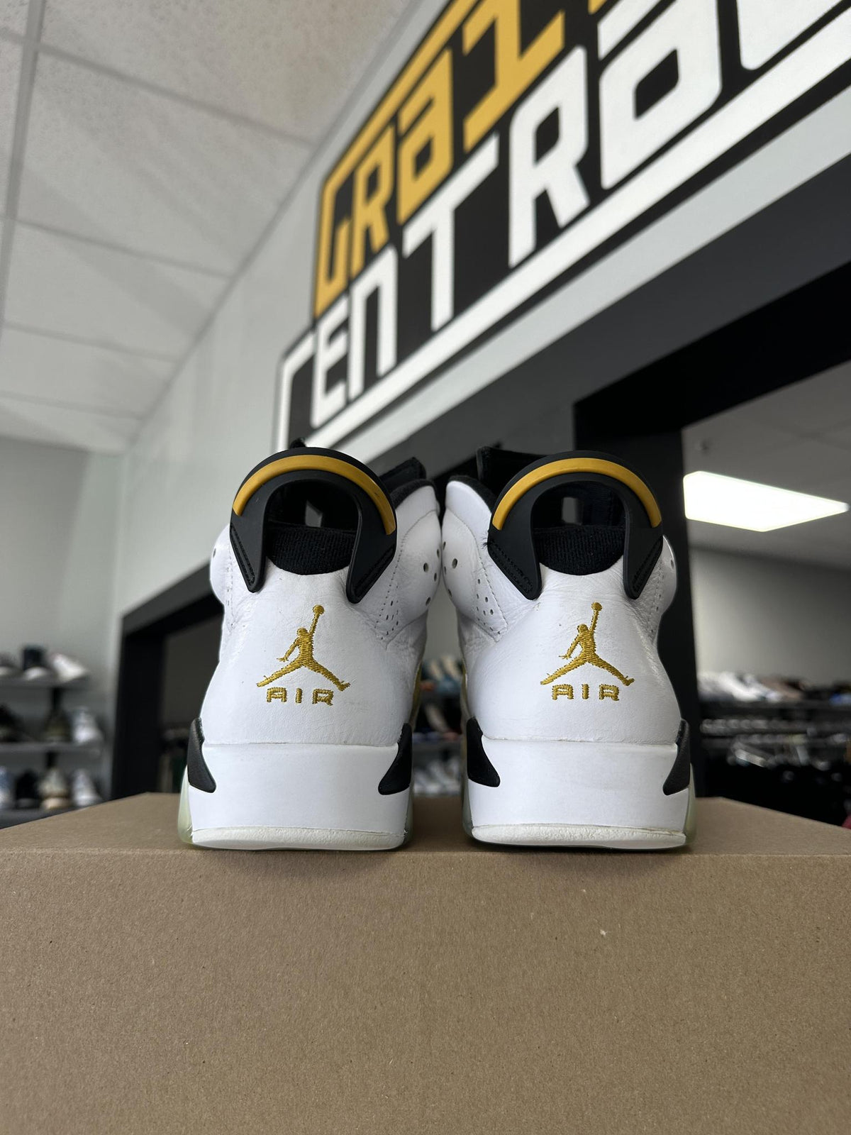 Jordan 6 Yellow Ochre Used