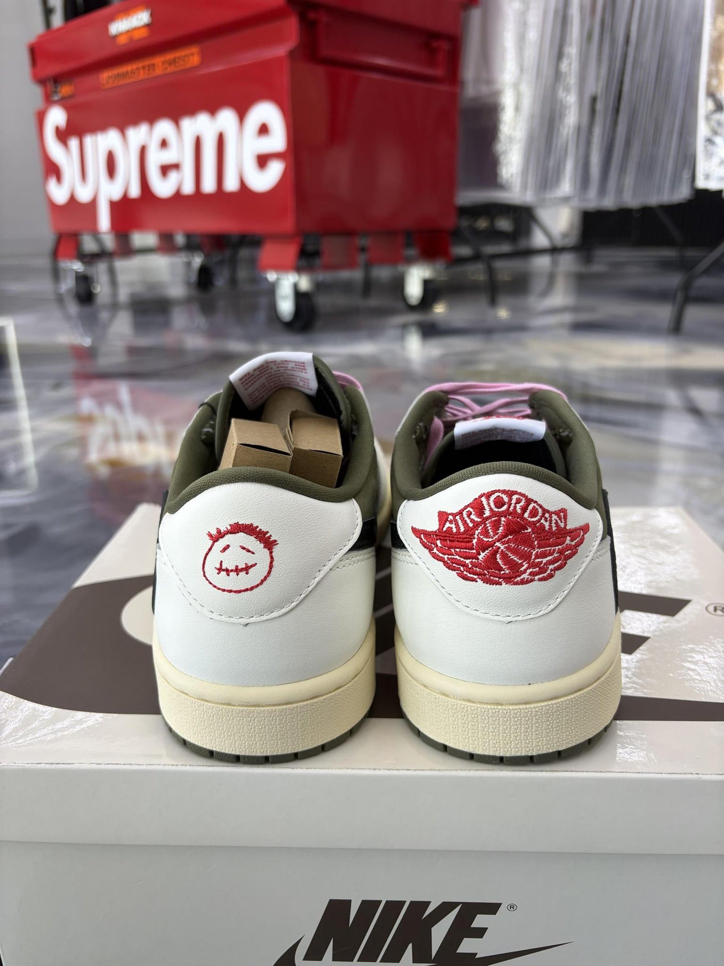 Jordan 1 Low X Travis Scott "Medium Olive" Used Size 9