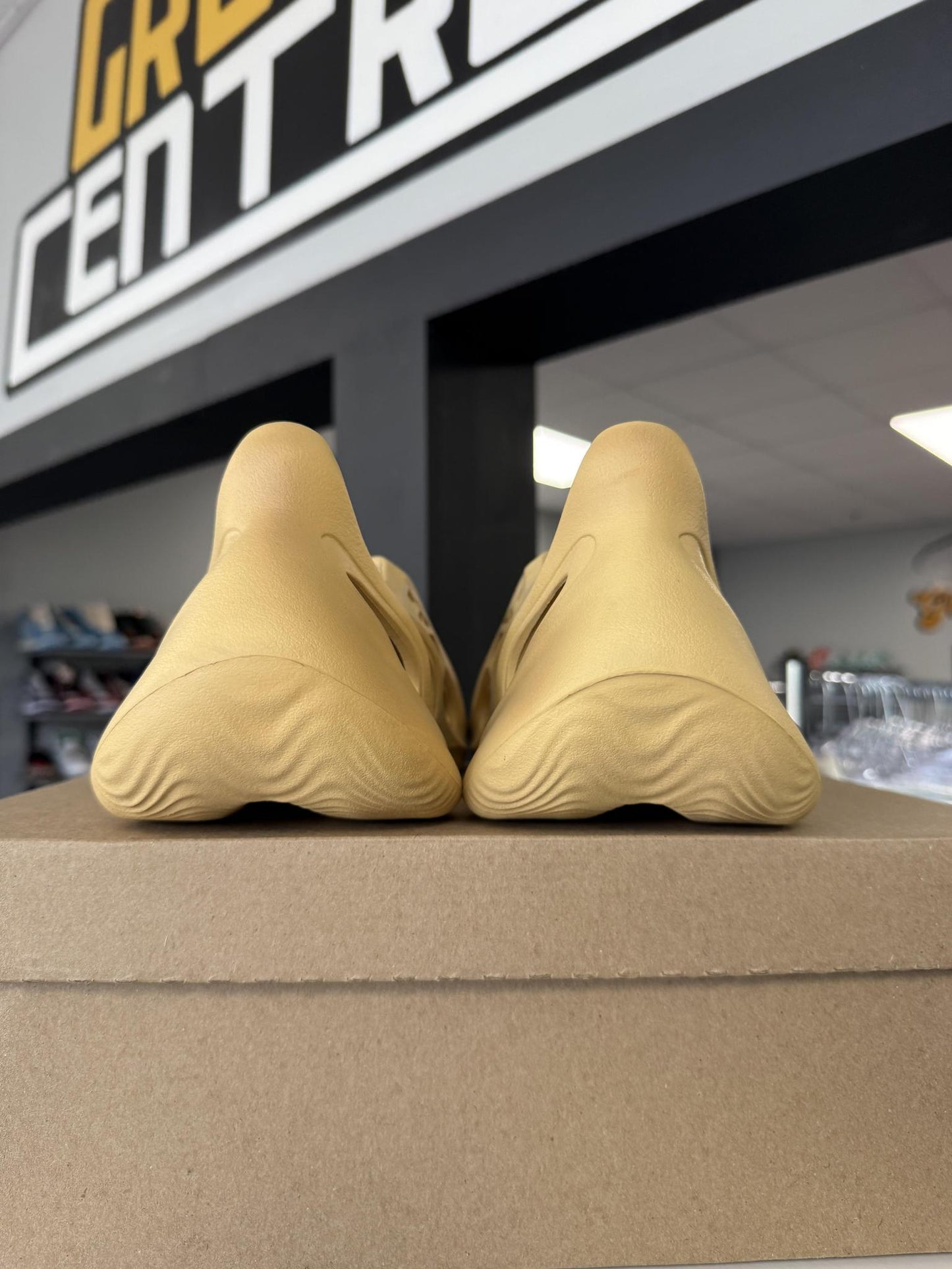 Adidas Yeezy Foam RNNR "Sulfur" Used Size 10
