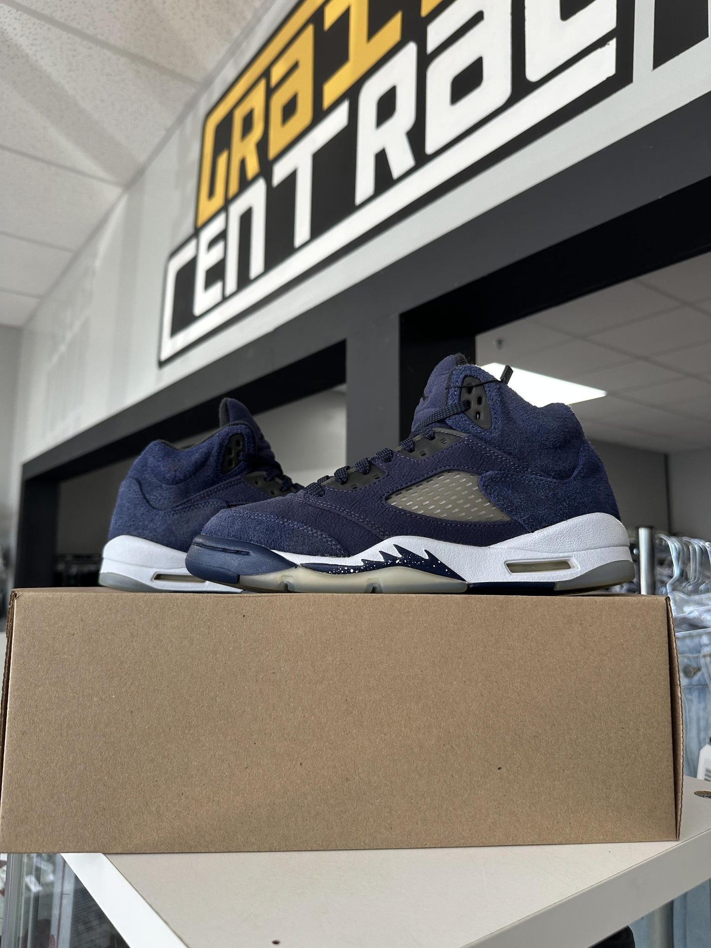 Jordan 5 "Midnight Navy" Size 7Y/8.5W