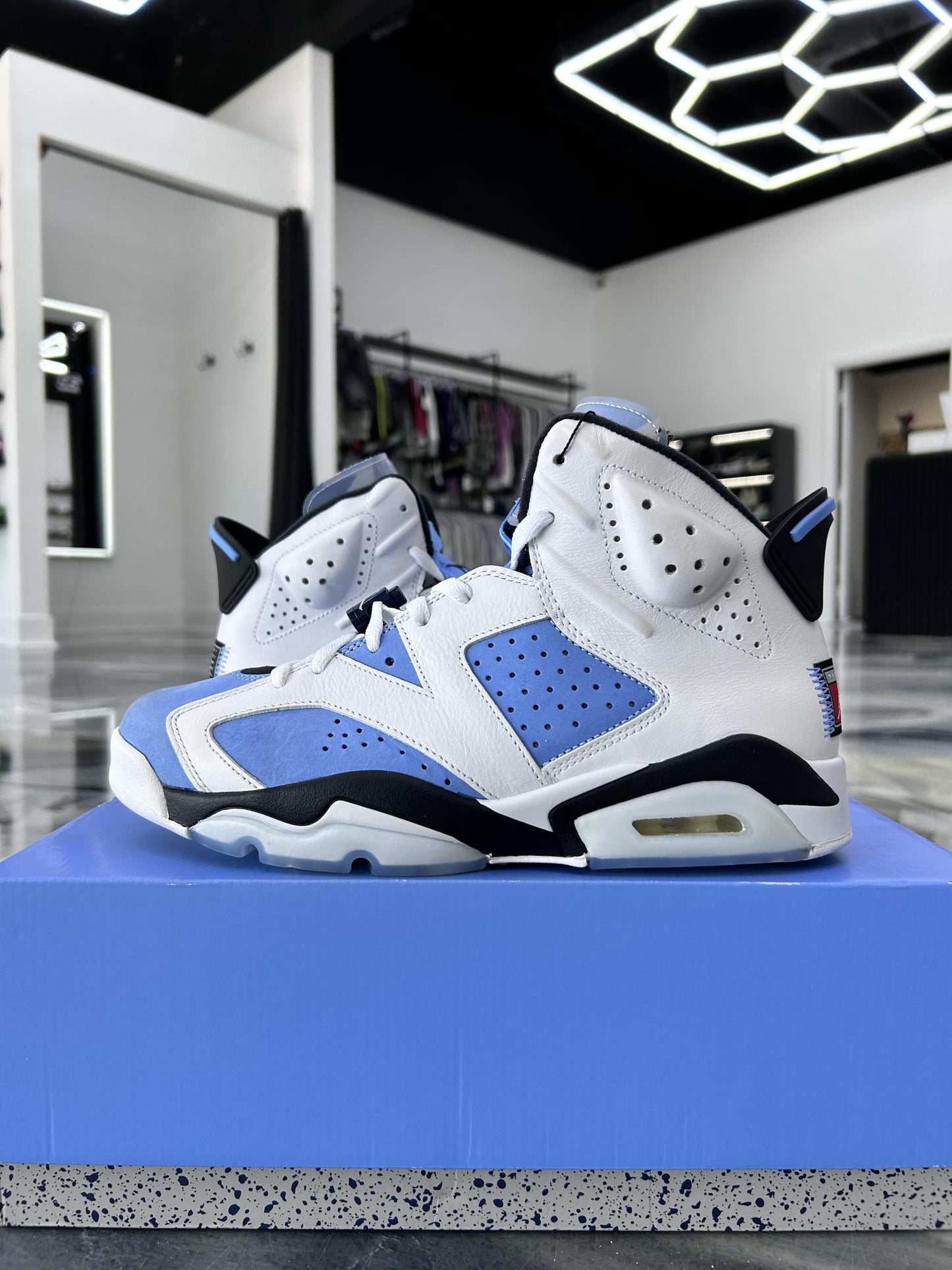 Jordan 6 "UNC" Used Size 9.5