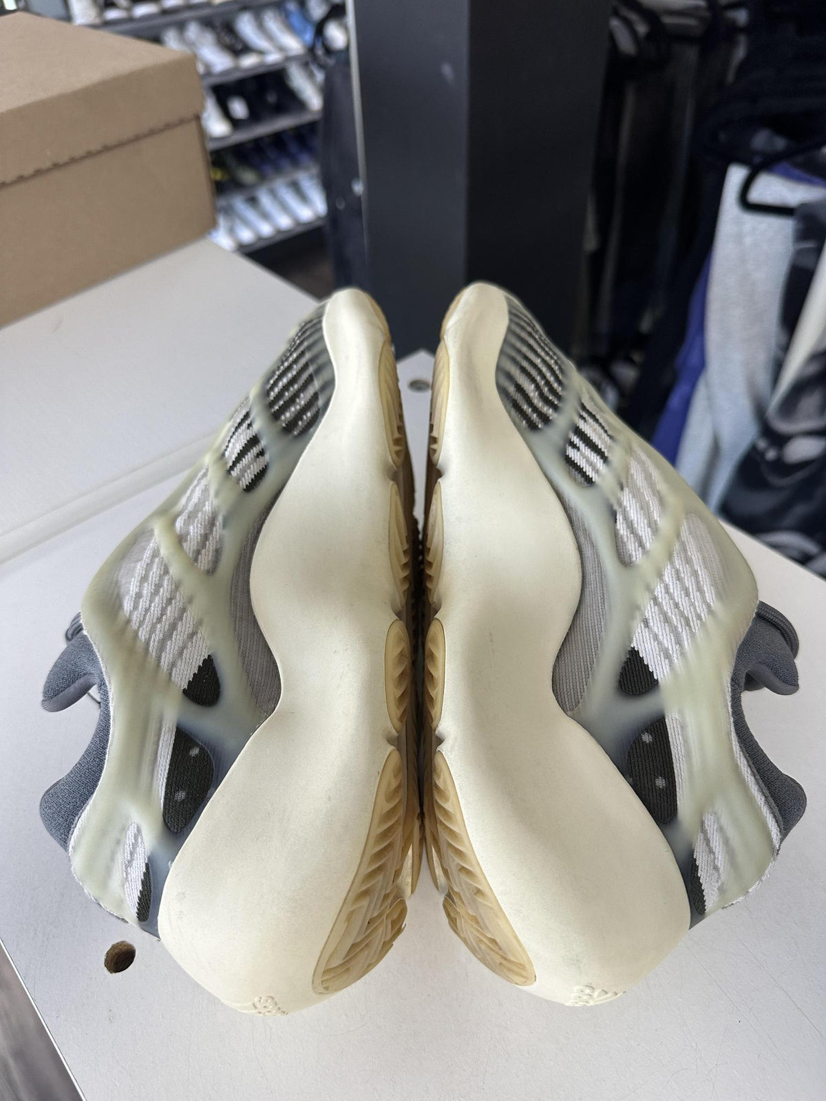 Adidas Yeezy 700 V3 "Grey Tan" 10 Used