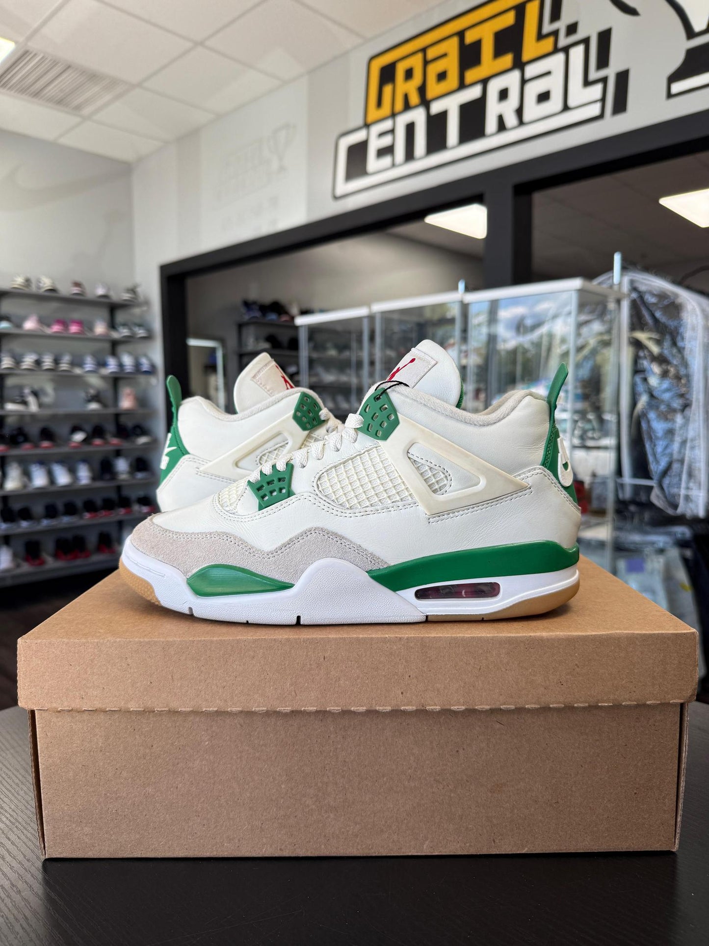 Jordan 4 x Nike SB "Pine Green" Used Size 8
