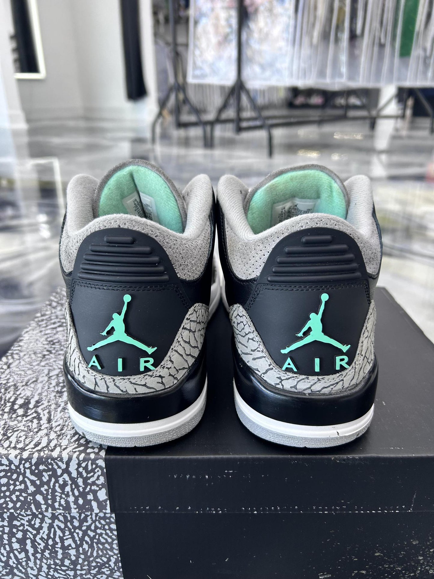 Jordan 3 "Green Glow" Used Size 9.5