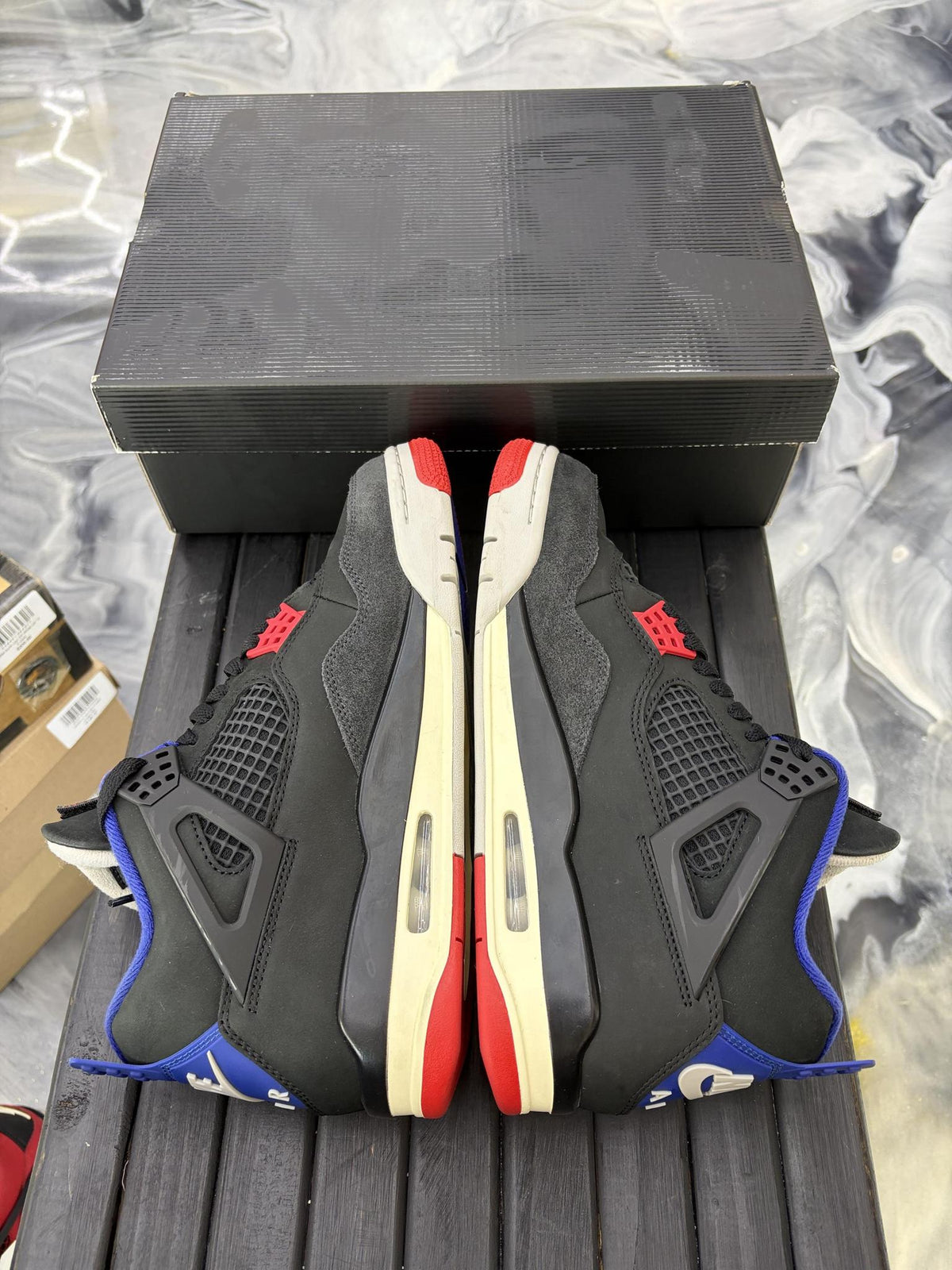 Jordan 4 "Rare Air" Used Size 9