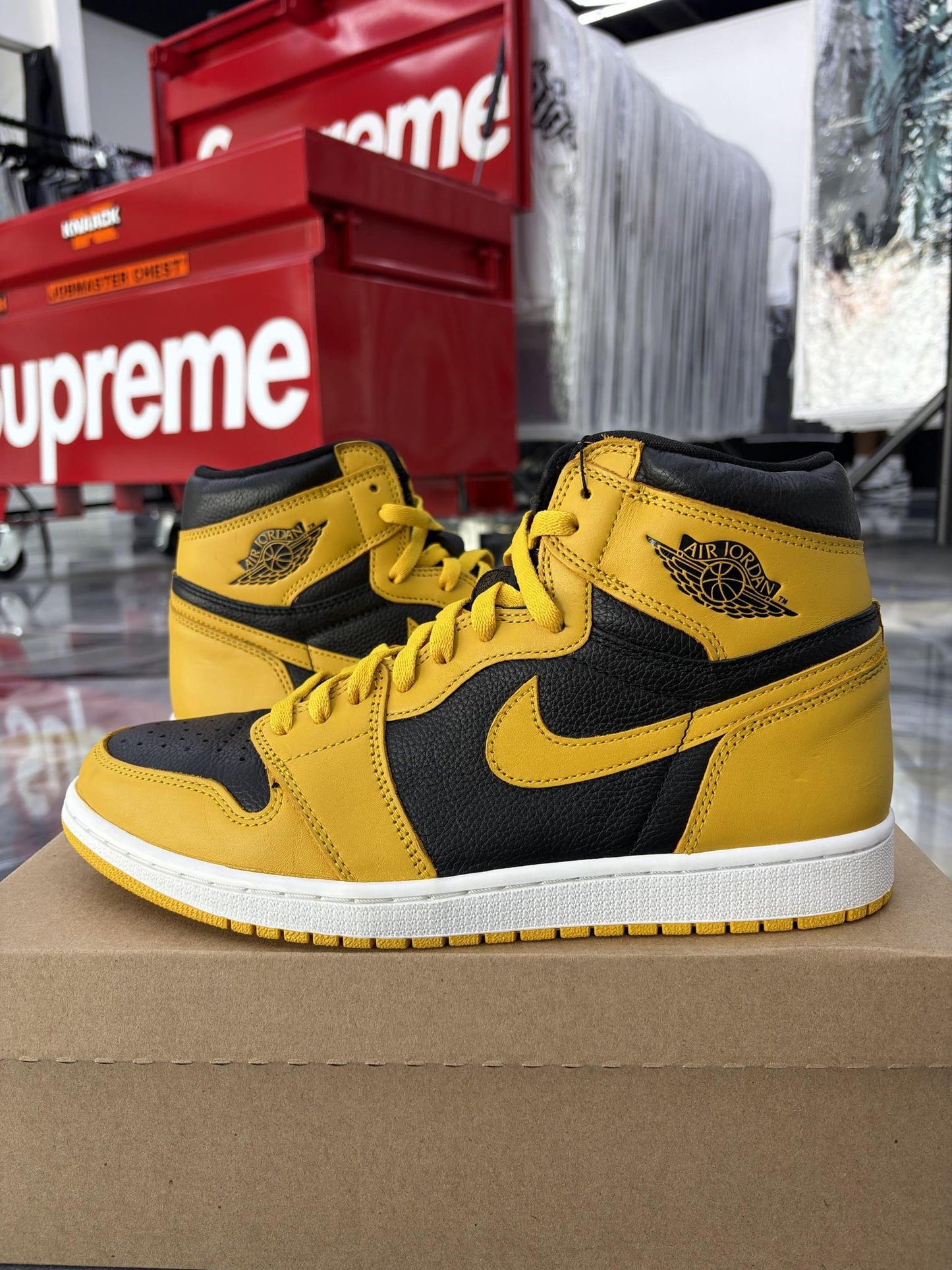 Jordan 1 Retro High "Pollen" Used Size 11.5