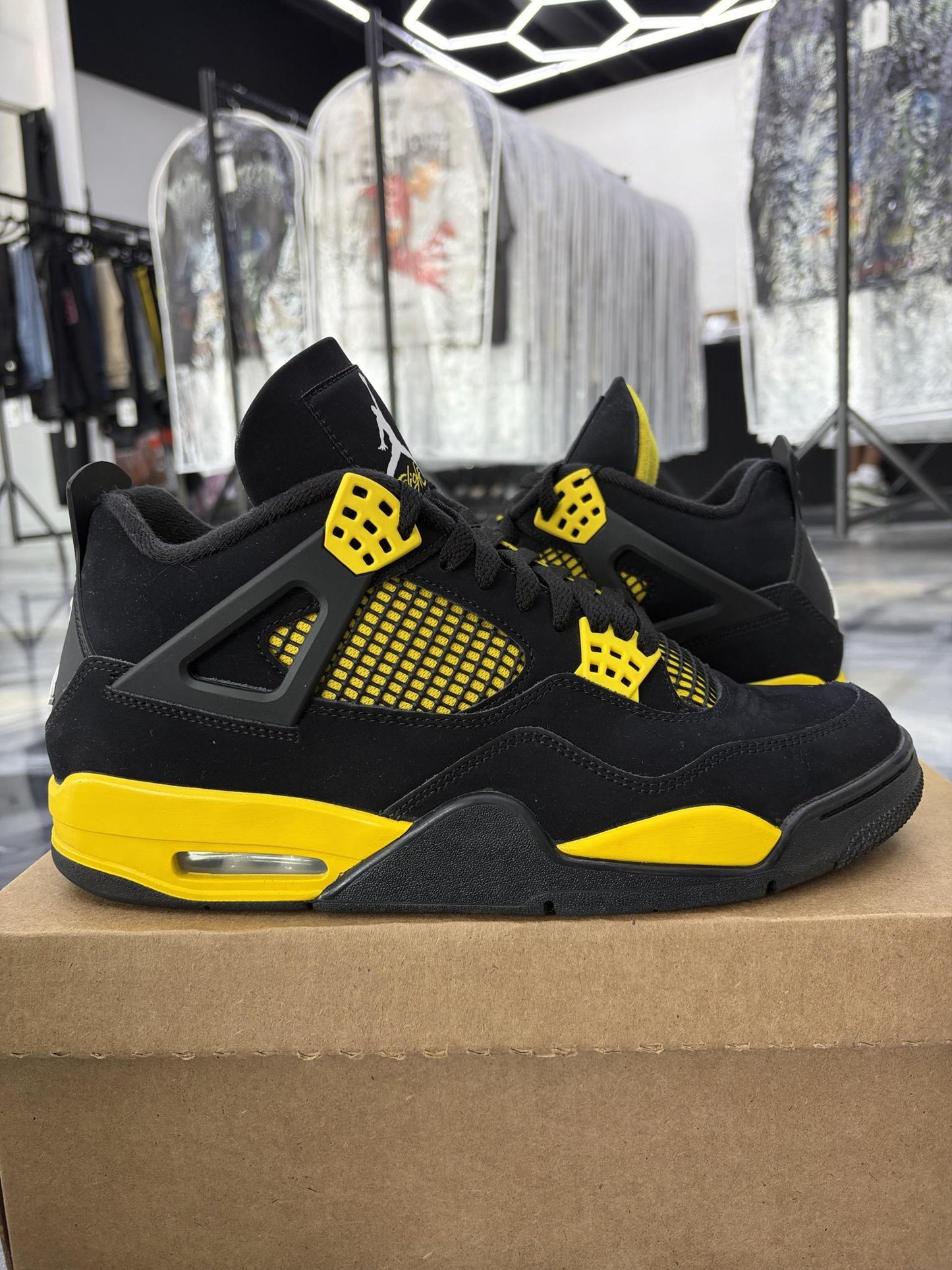 Jordan 4 "Thunder" Used Size 10.5