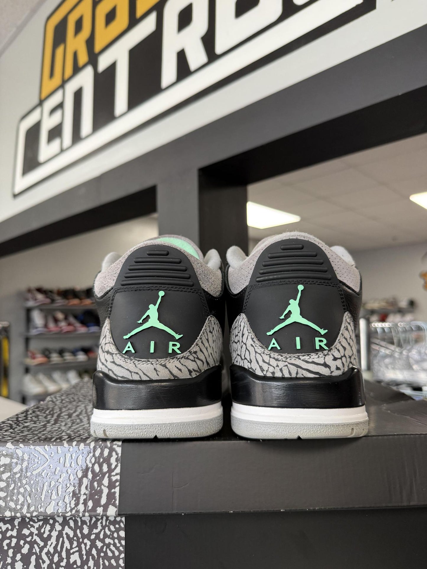 Jordan 3 "Green Glow" Used Size 11.5
