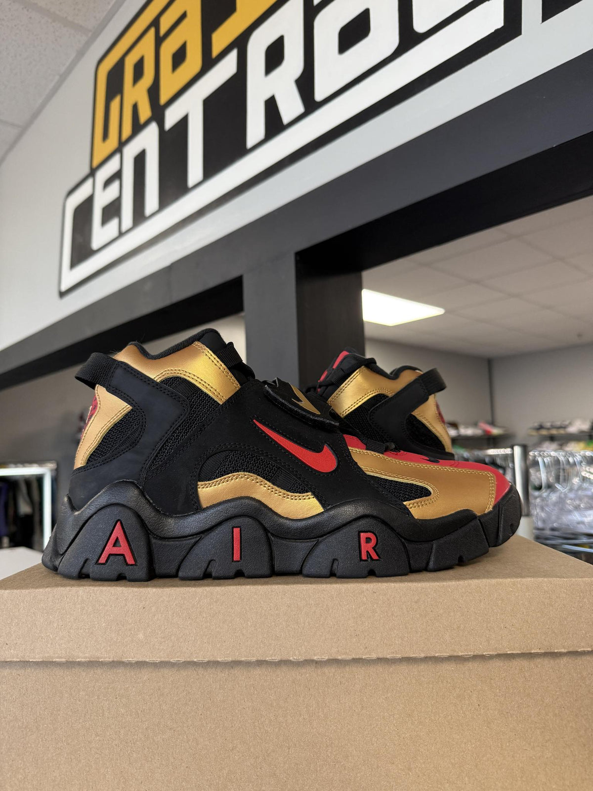 Nike Air Barrage "Black Metallic Gold" Used Size 11.5