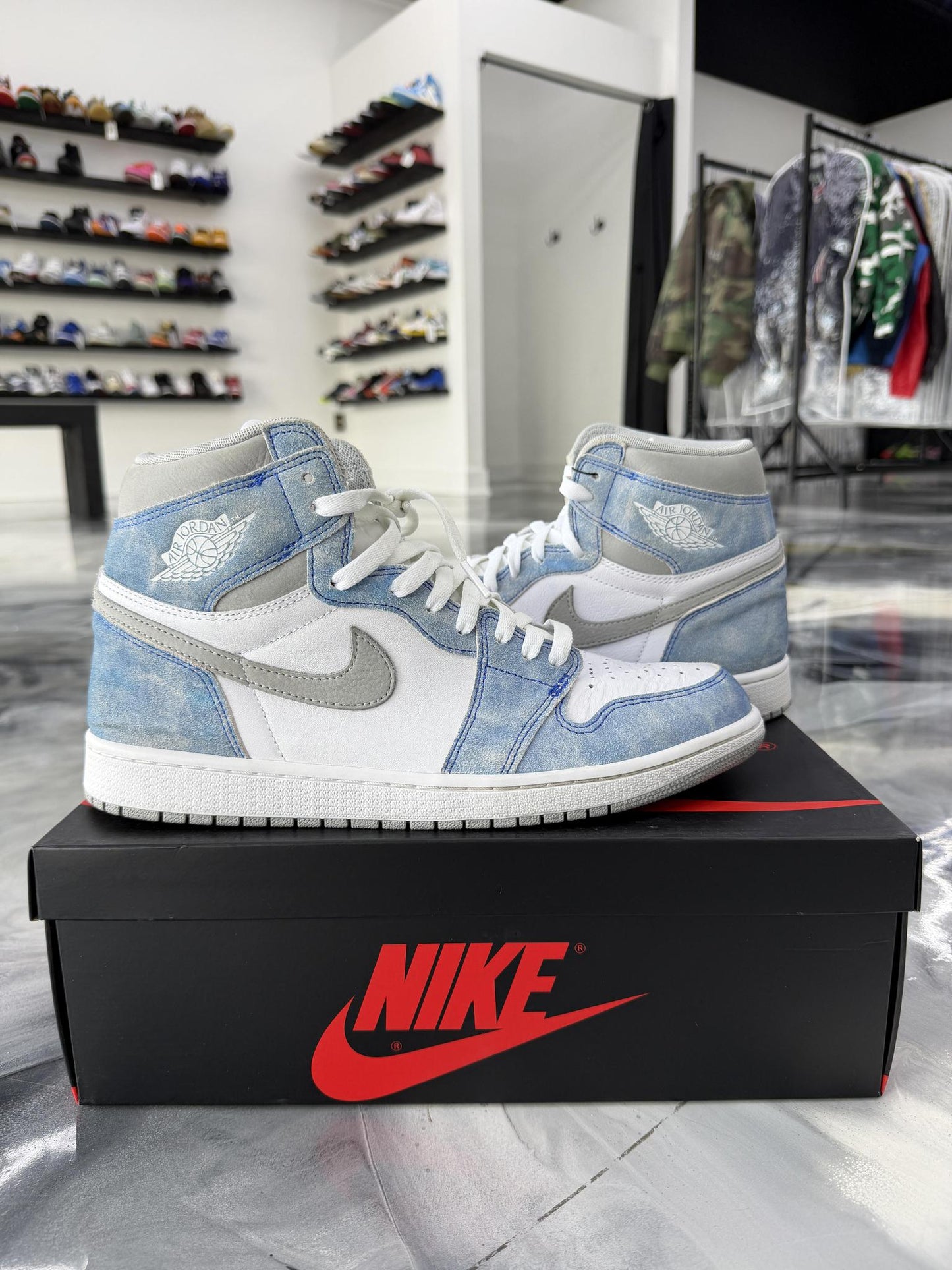 Jordan 1 "Hyper Royal" Used Size 11.5