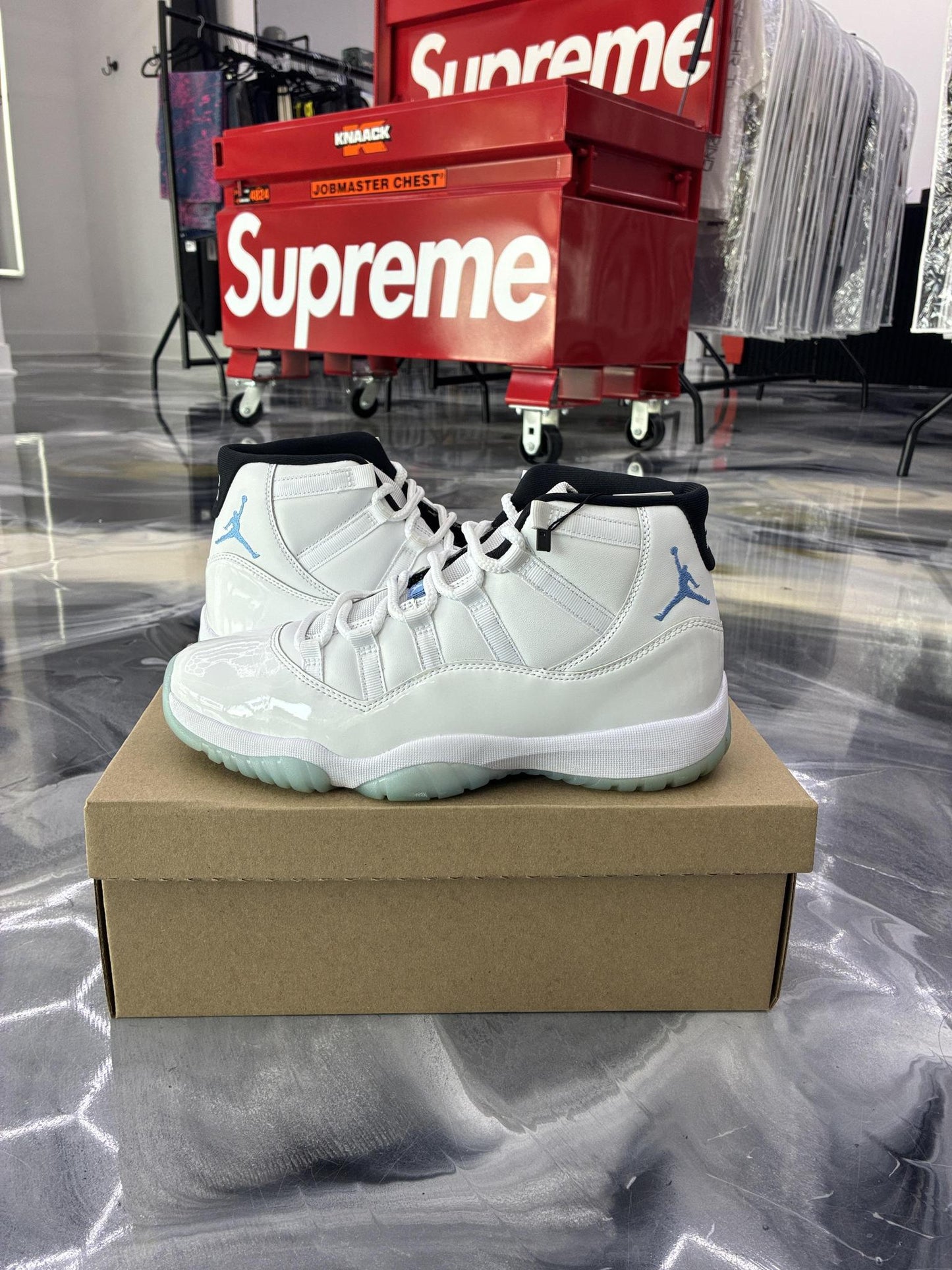 Jordan 11 "Legend Blue" Used Size 9.5