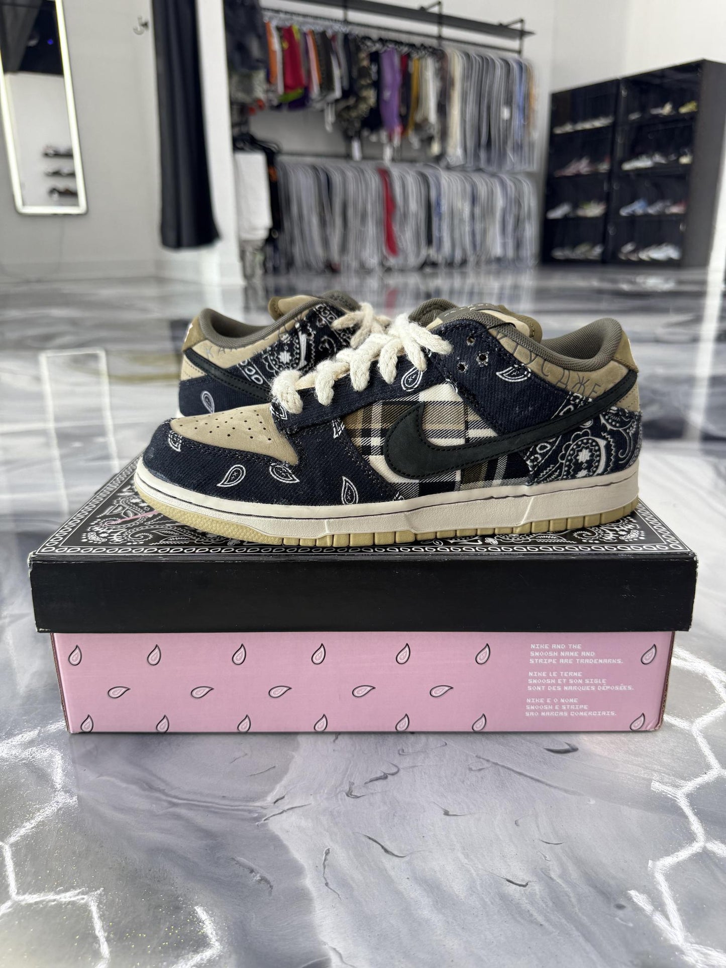 Nike SB Dunk Low X Travis Scott "Black/Parachute Beige" Used Special Box Size 8.5
