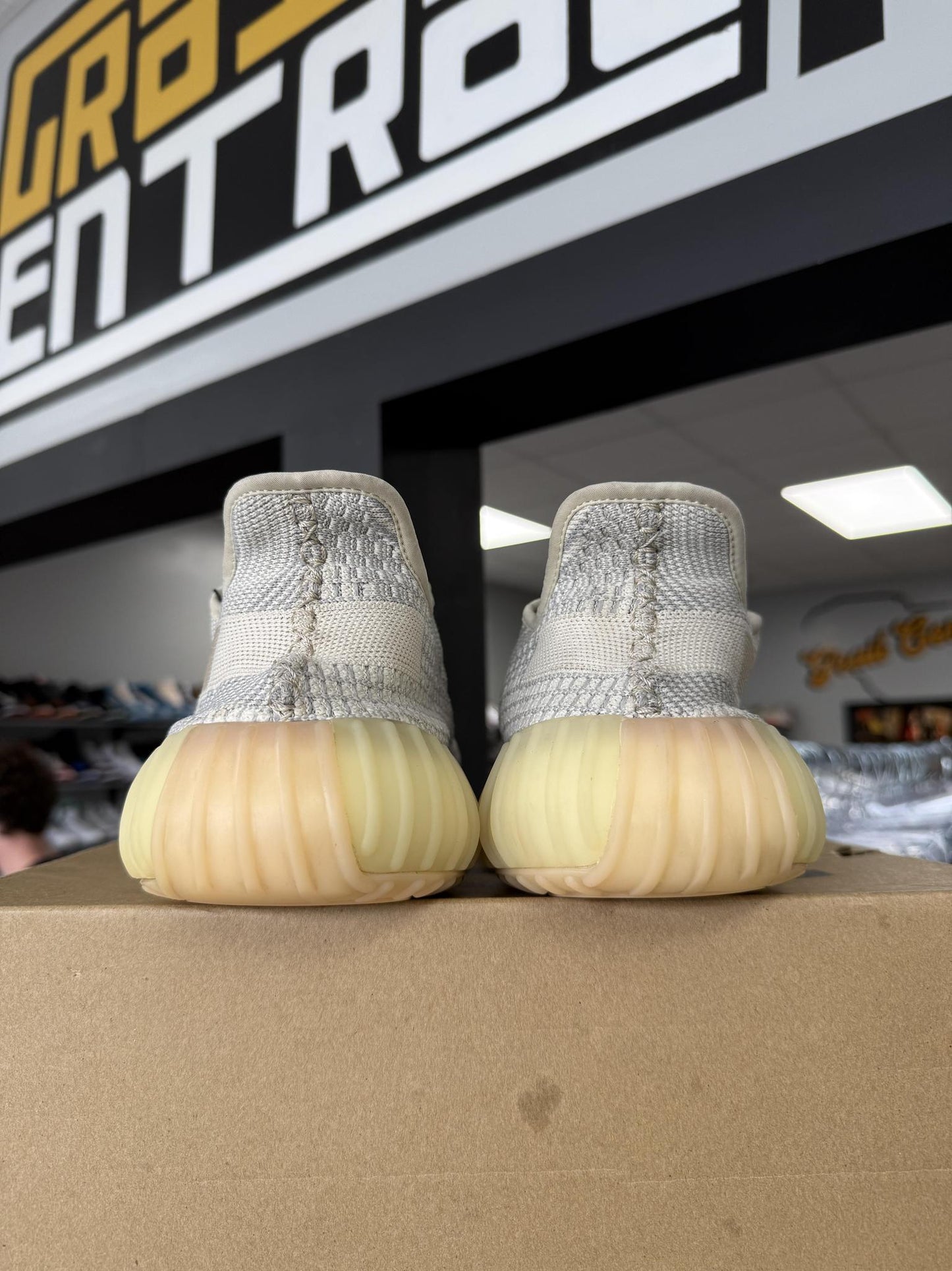 Yeezy 350 V2 "Lundmark" Used Size 14