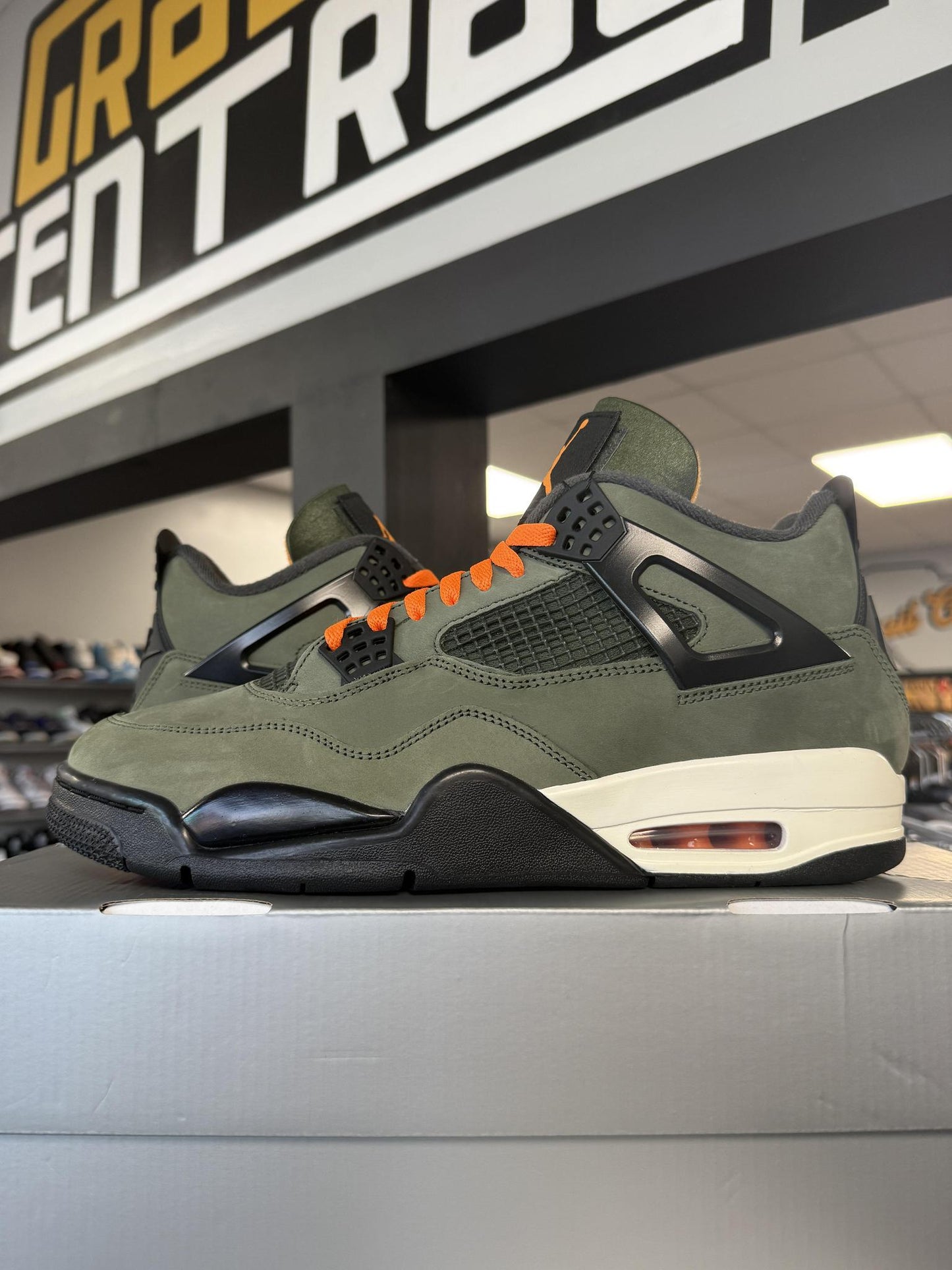 Jordan 4 Undefeated Used