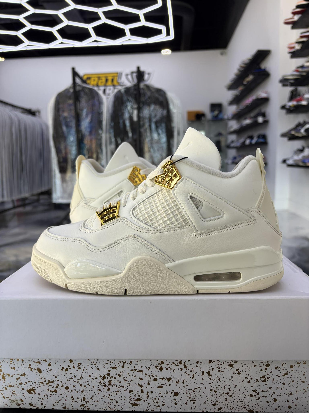 Jordan 4 "Metallic Gold" Used Size 5.5Y/7W