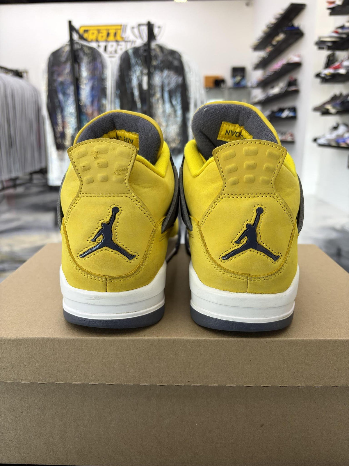 Jordan 4 "Lightning" Used Size 9.5