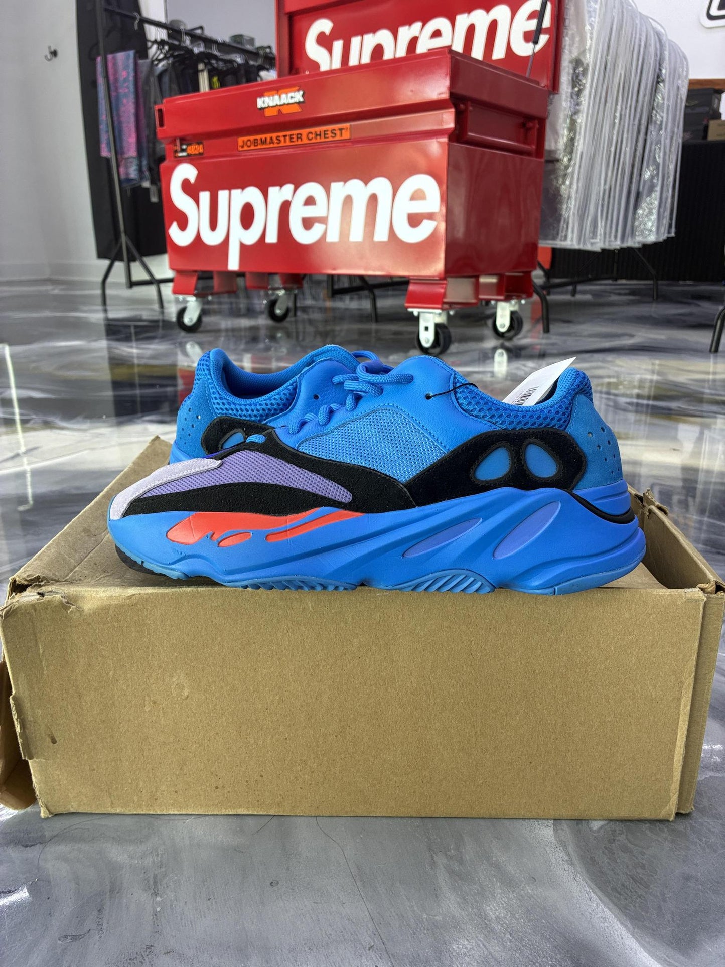 Yeezy 700 "Hi Res Blue" Used Size 13