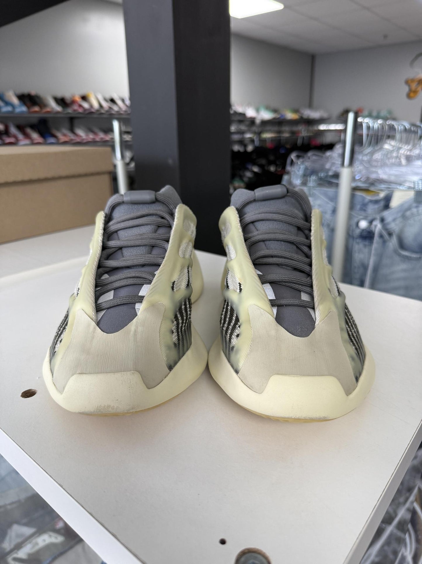 Yeezy 700 V3 "Fade Salt" Used Size 8
