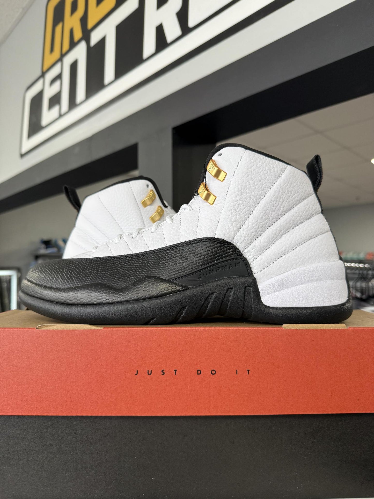 Jordan 12 'Taxi" Used Size 10.5