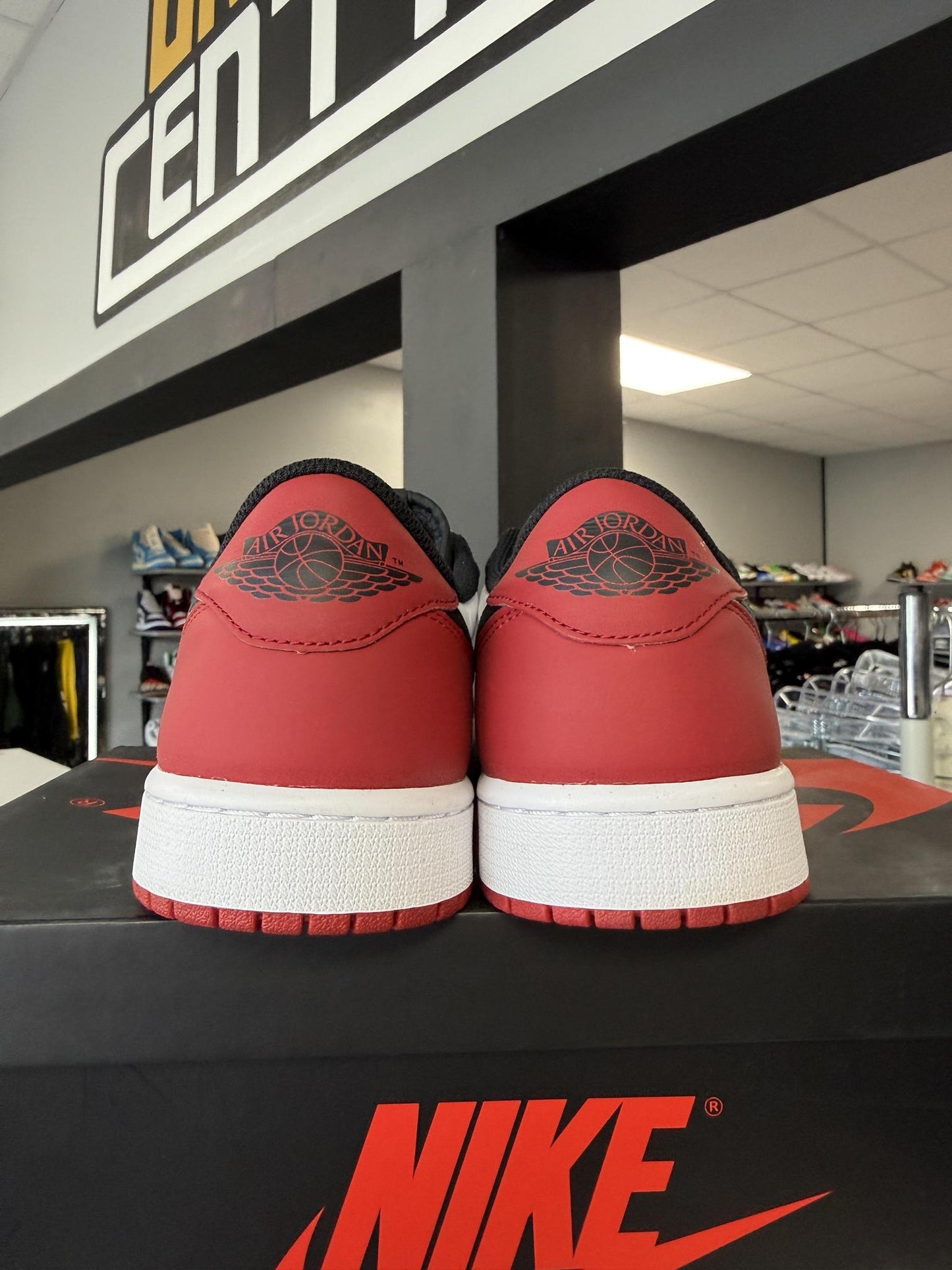 Jordan 1 Low "Black Toe" Used Size 9.5