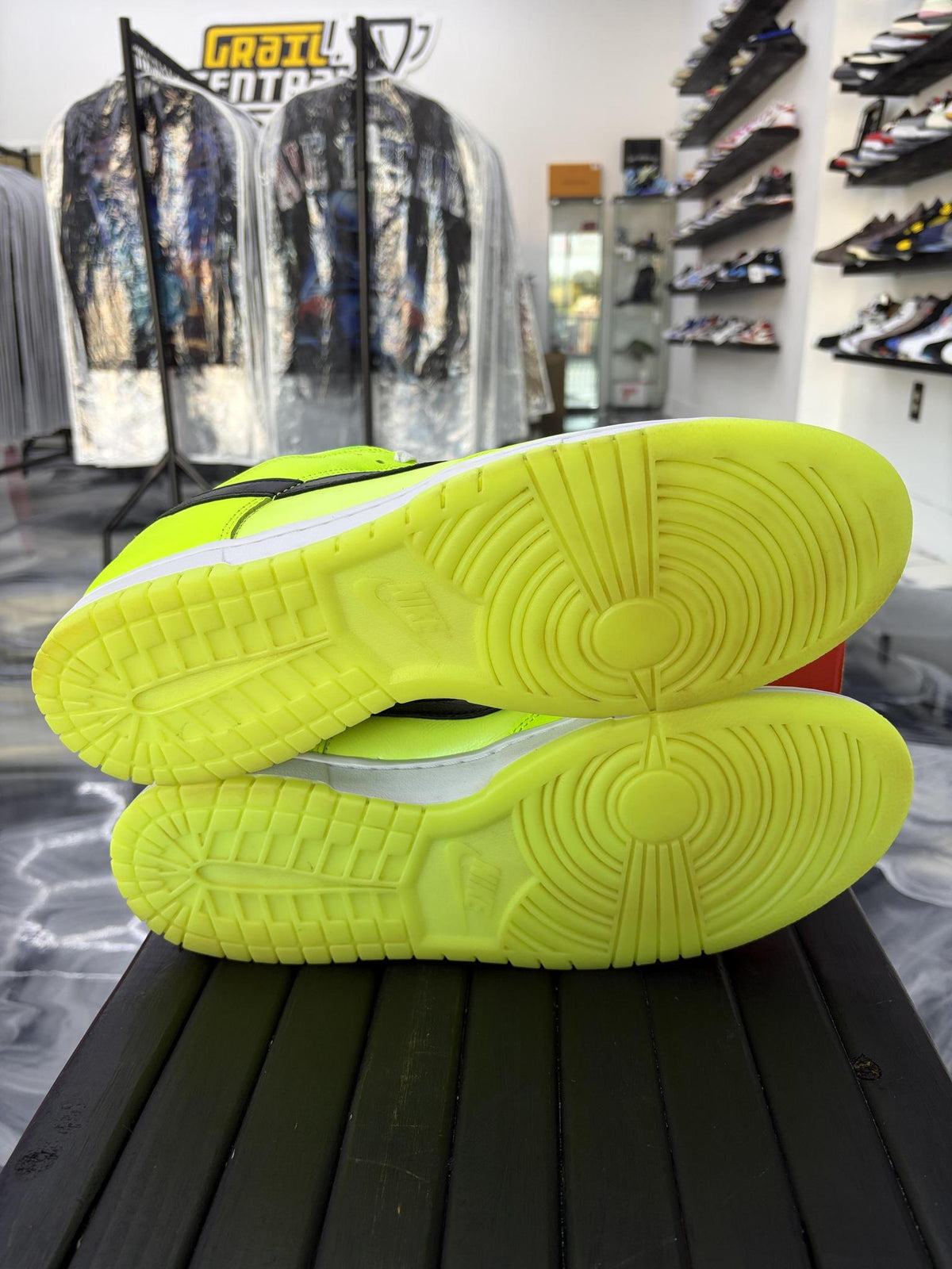 Dunk Low "Splash Volt" Used Size 15
