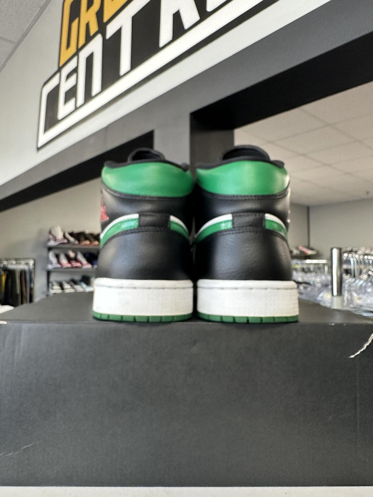Jordan 1 Mid Green Toe Used
