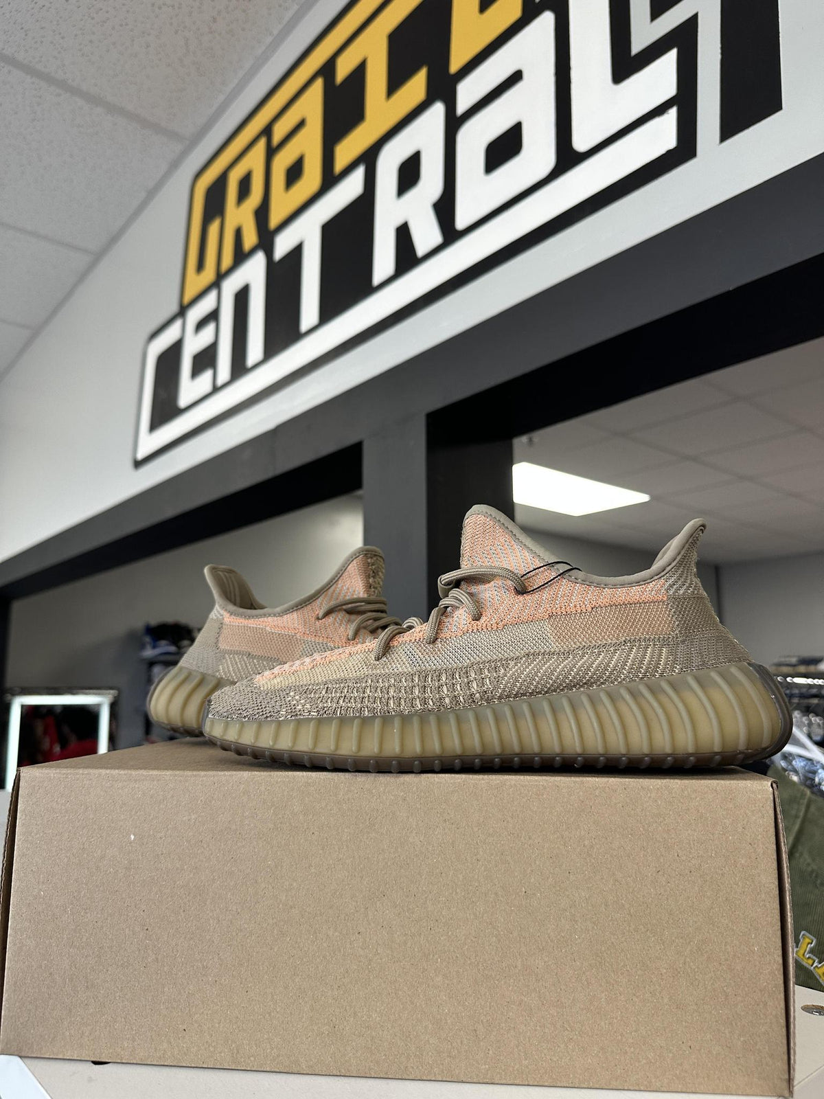Yeezy 350 V2 "Sand Taupe" Used Size 9