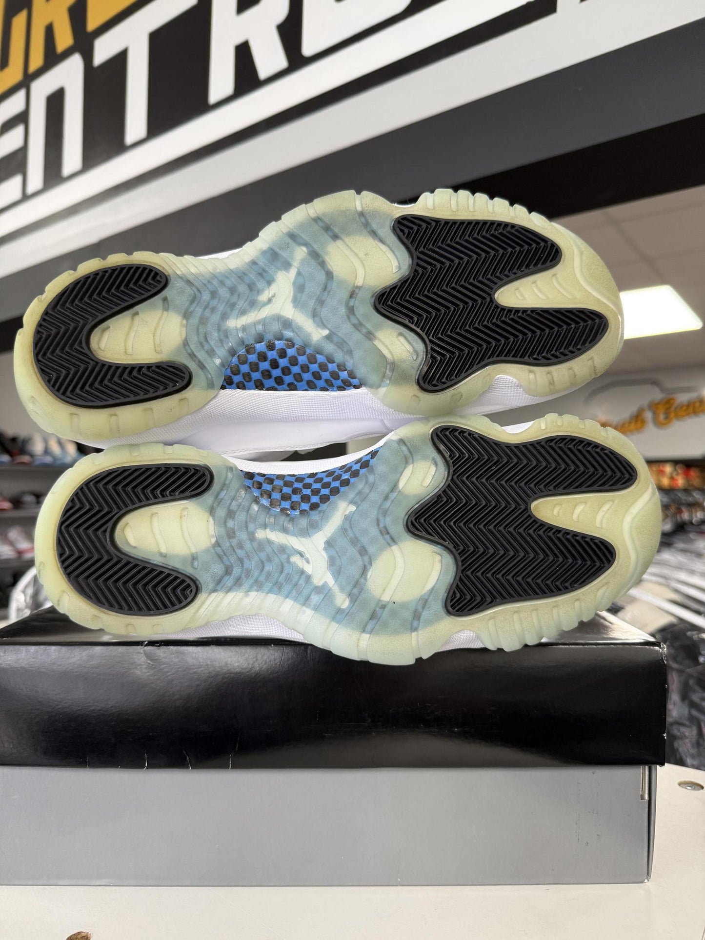 Jordan 11 Low "Legend Blue" Used Size 8