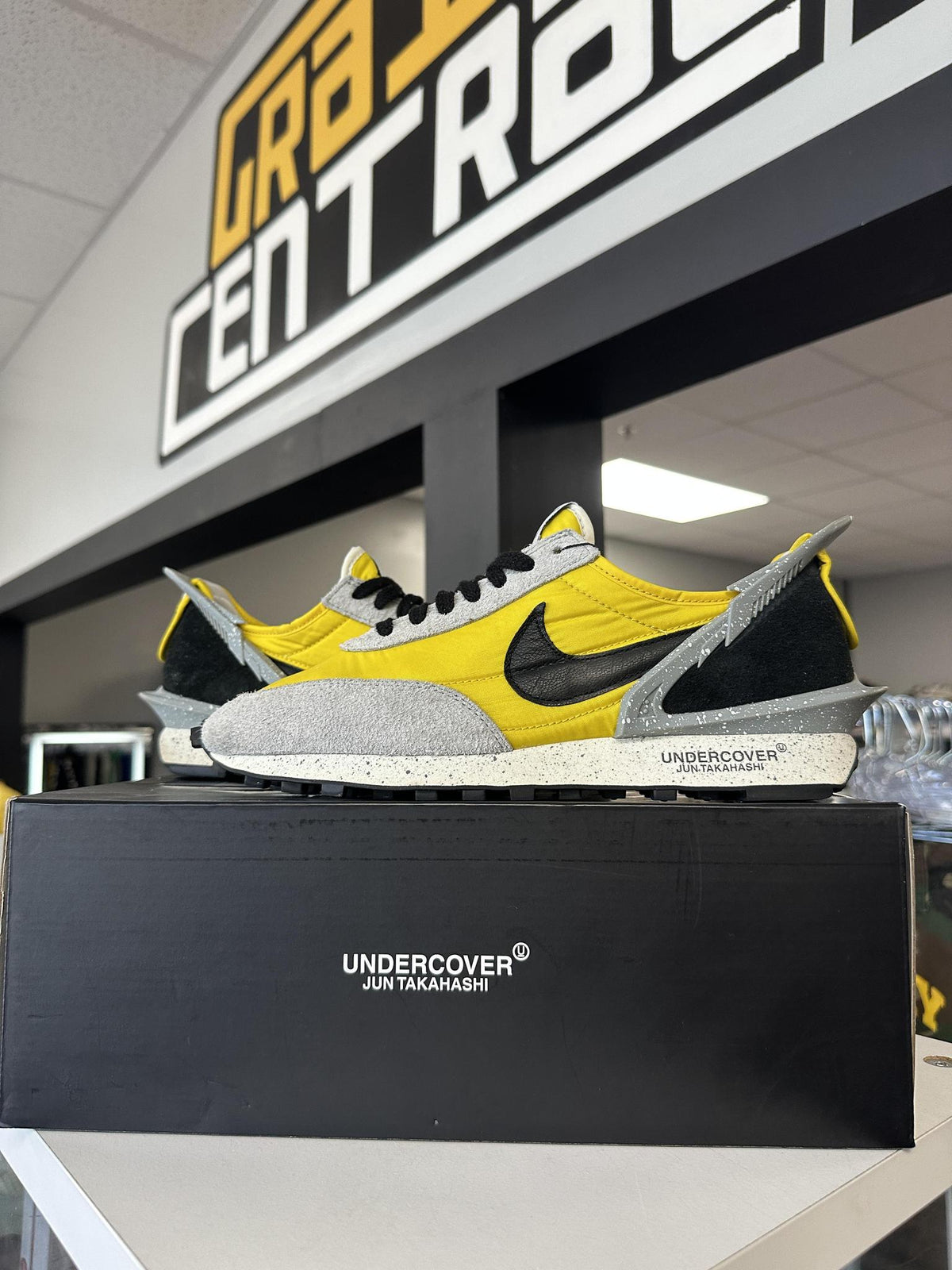 Nike Daybreak x Undercover "Bright Citron" Used Size 9.5