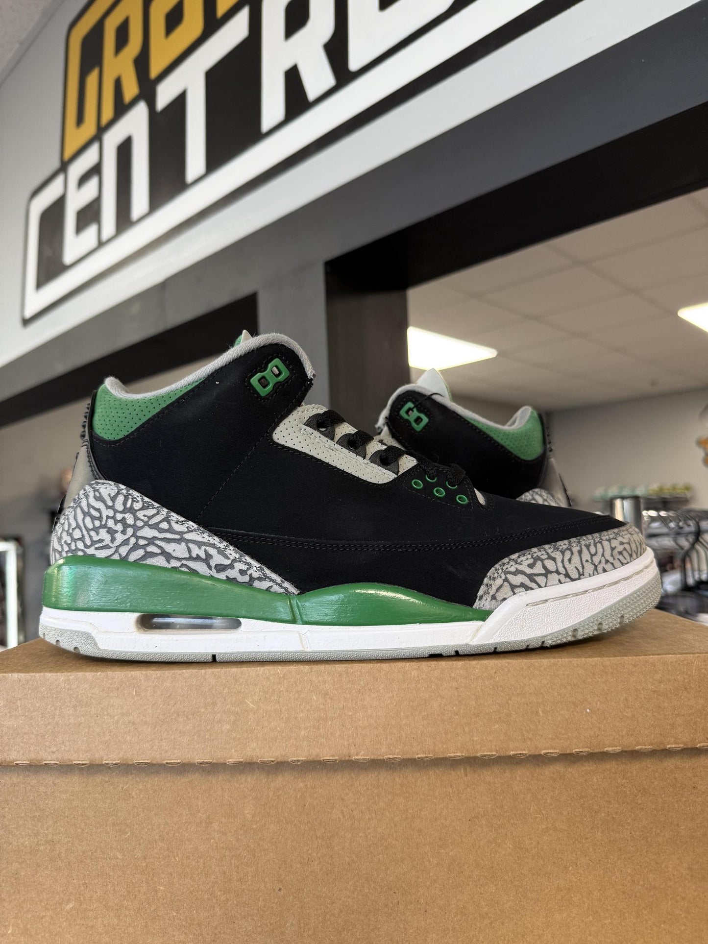 Jordan 3 "Pine Green" Used Size 11