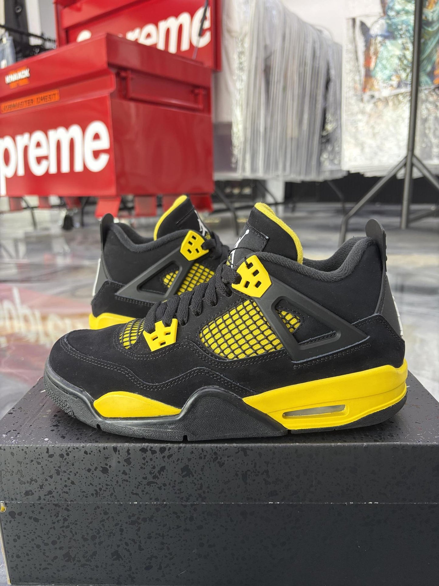 Jordan 4 "Thunder" Used Size 6Y/7.5W