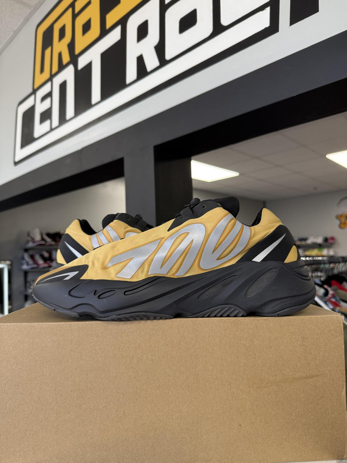 Yeezy 700 MNVN "Honey" Used Size 13