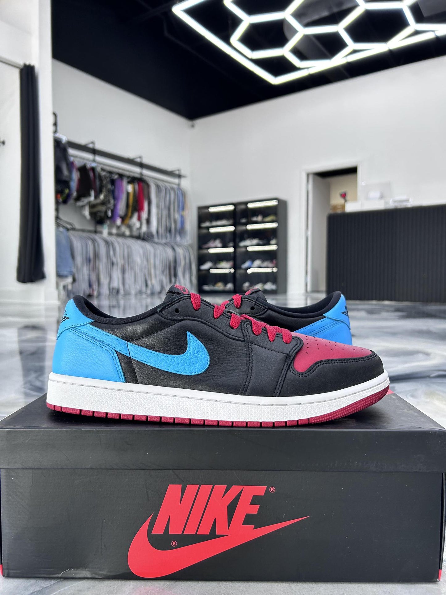 Jordan 1 Low "UNC To Chicago" Used Size 10.5