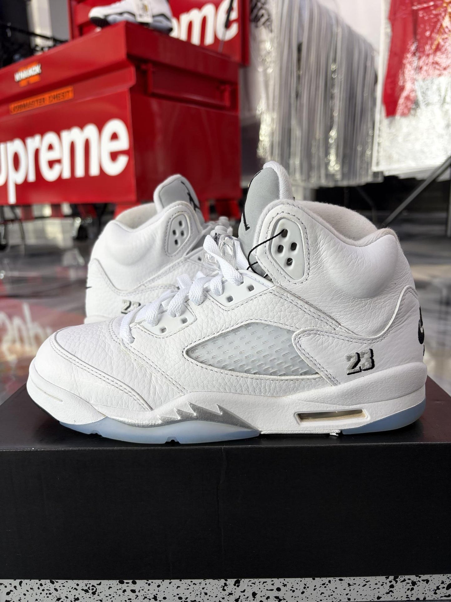 Jordan 5 "White Metallic" Used Size 5.5Y/7W