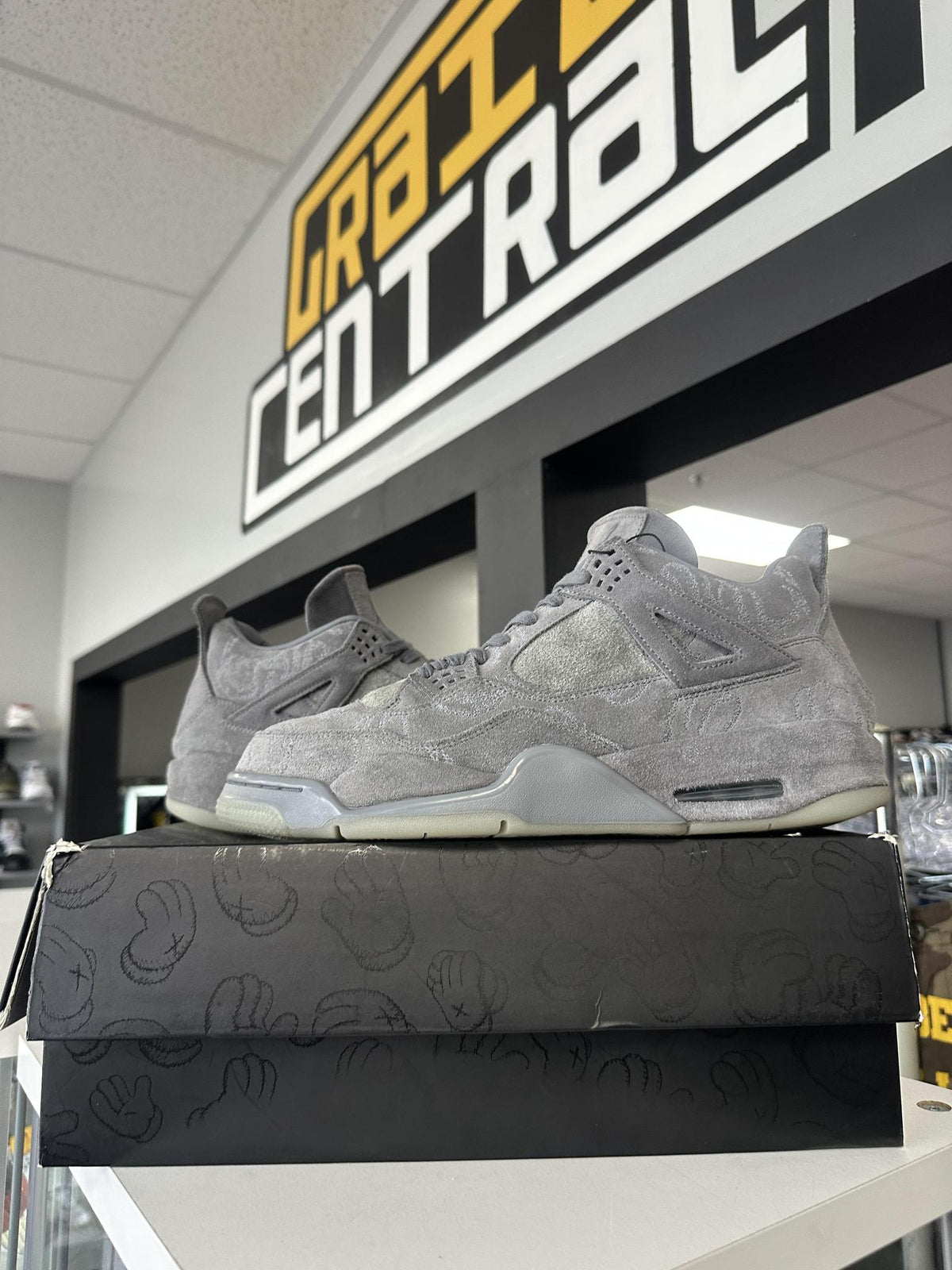 Jordan 4 Kaws "Grey" Used Size 13