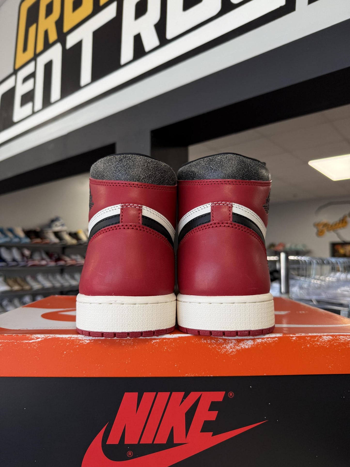 Jordan 1 "Chicago Lost and Found" Used Size 12