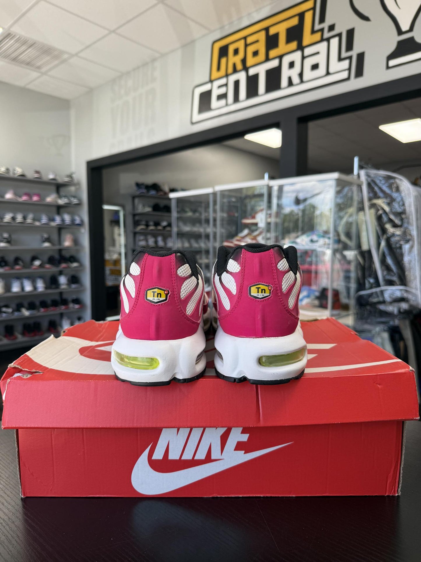 Nike Air Max Plus "Fuchsia" Used Size 13