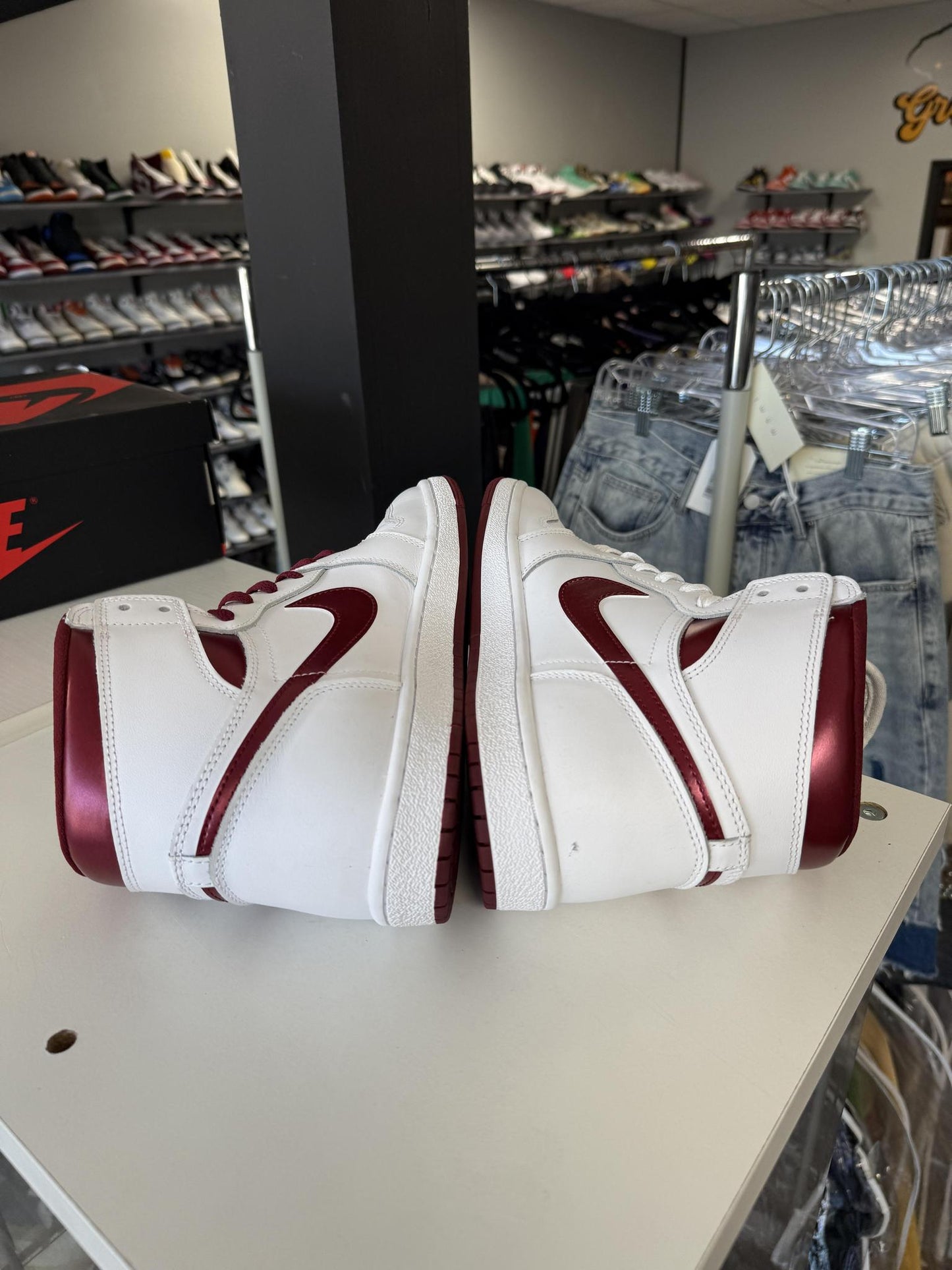 Jordan 1 "Metallic Burgundy" Used Size 12