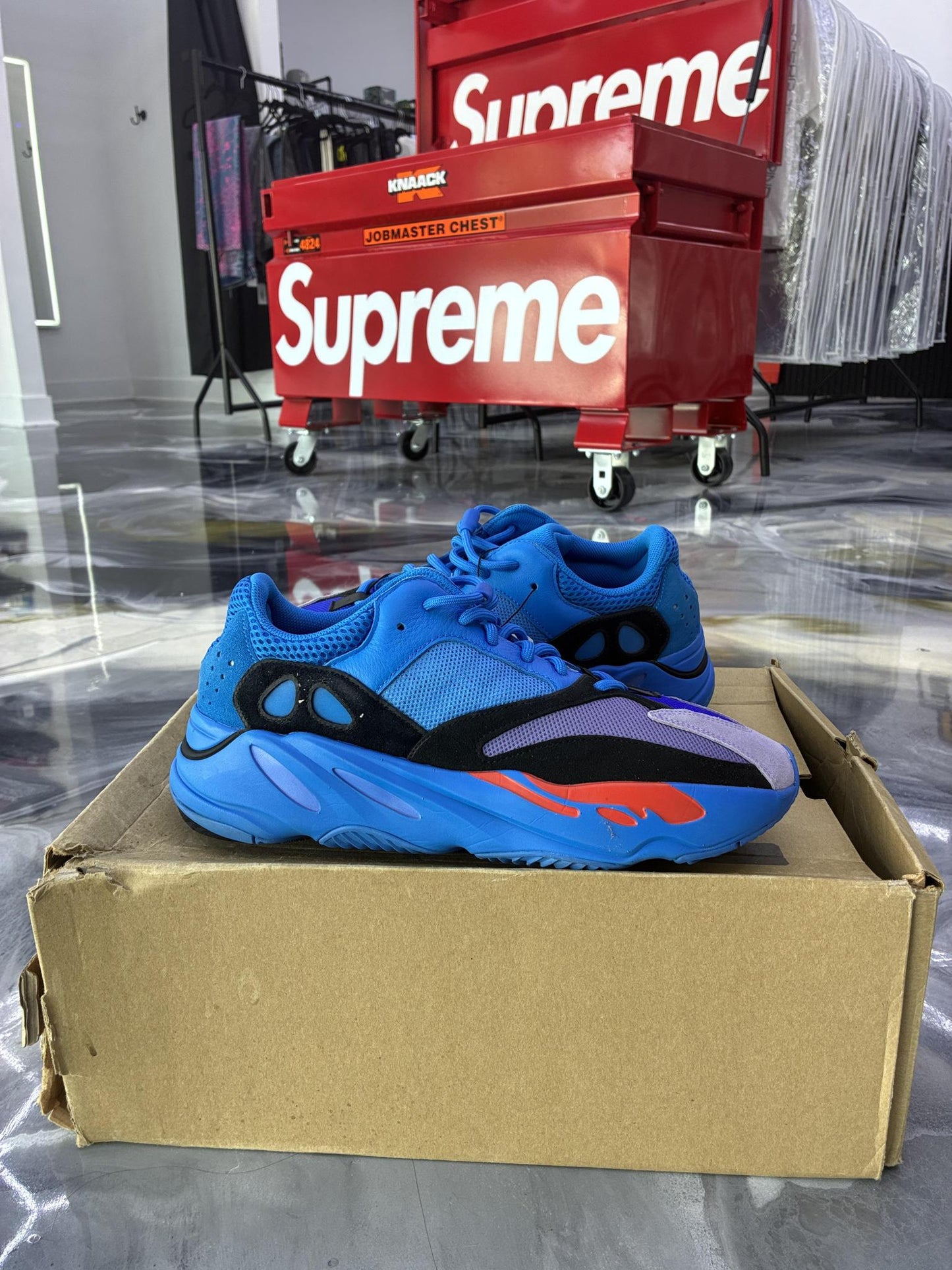 Yeezy 700 "Hi Res Blue" Used Size 13