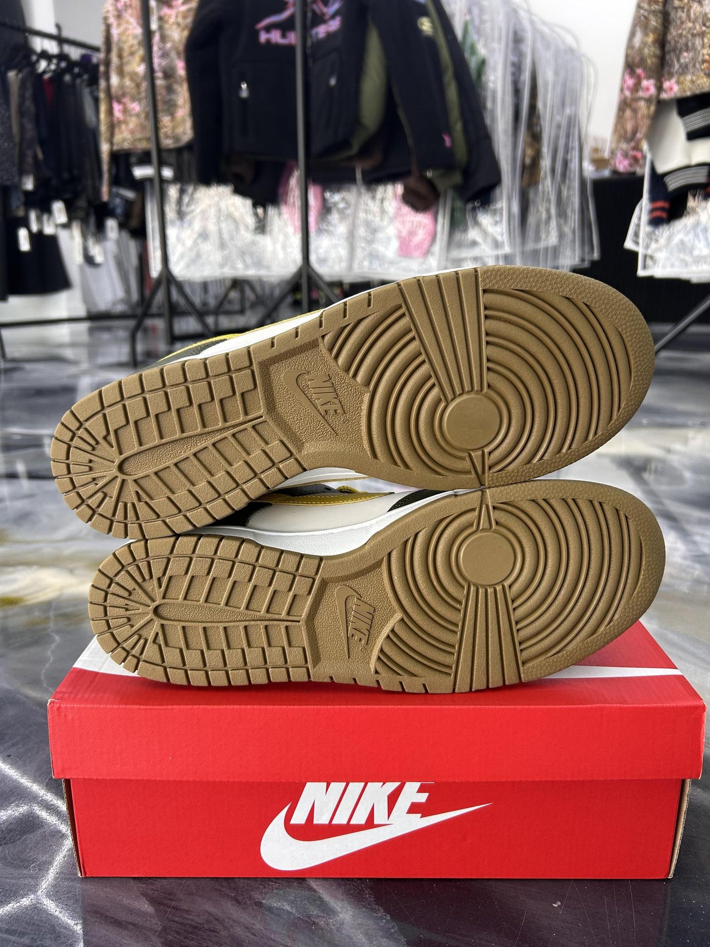 Nike Dunk Low "Cargo Khaki" Used Size 11.5