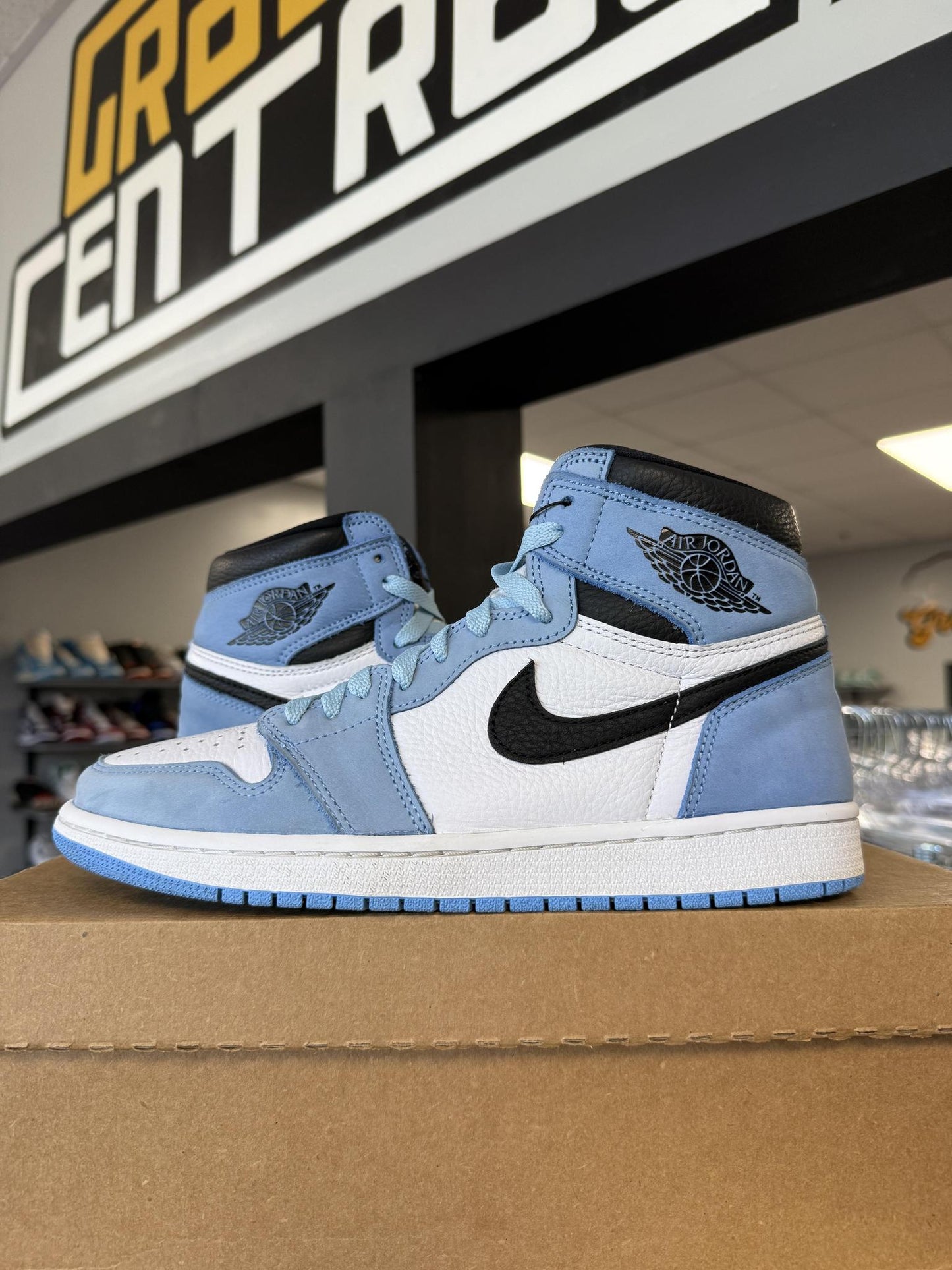 Jordan 1 "University Blue" Used Size 9