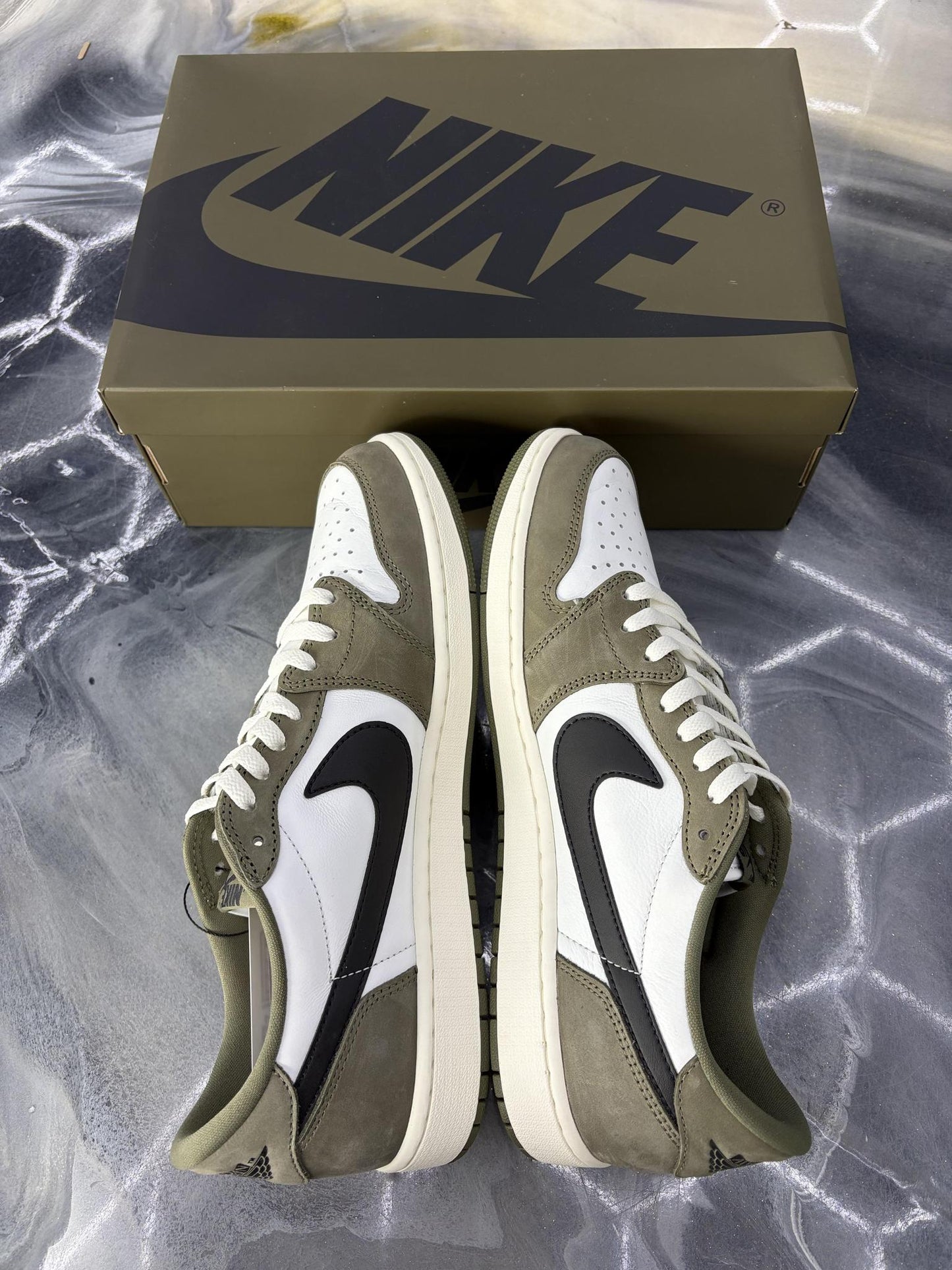 Jordan 1 Low Medium Olive Used