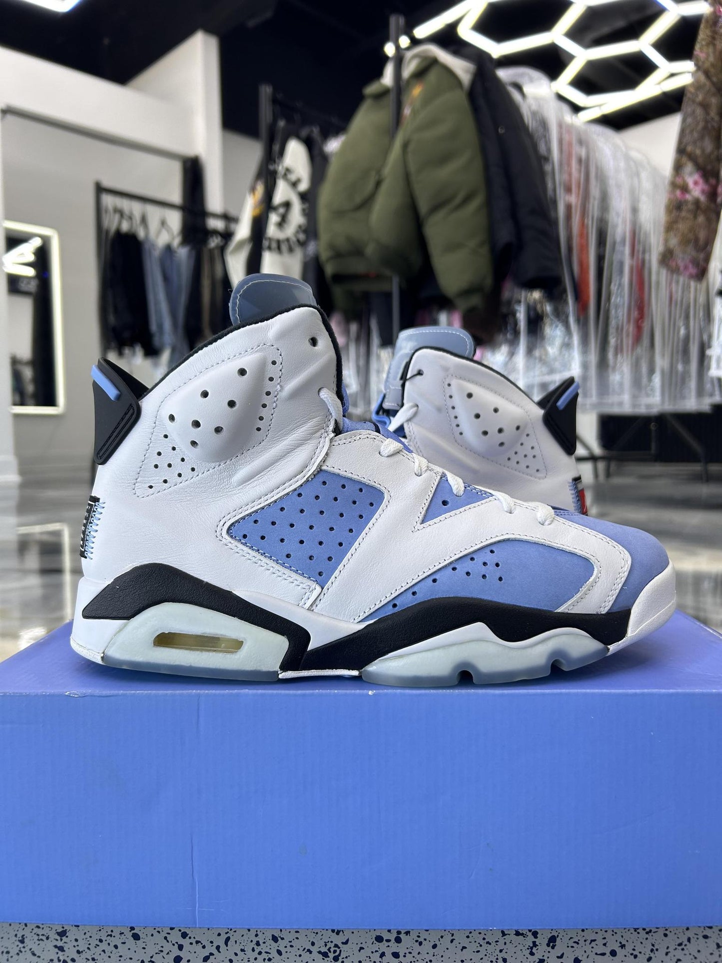 Jordan 6 "UNC" Used Size 9