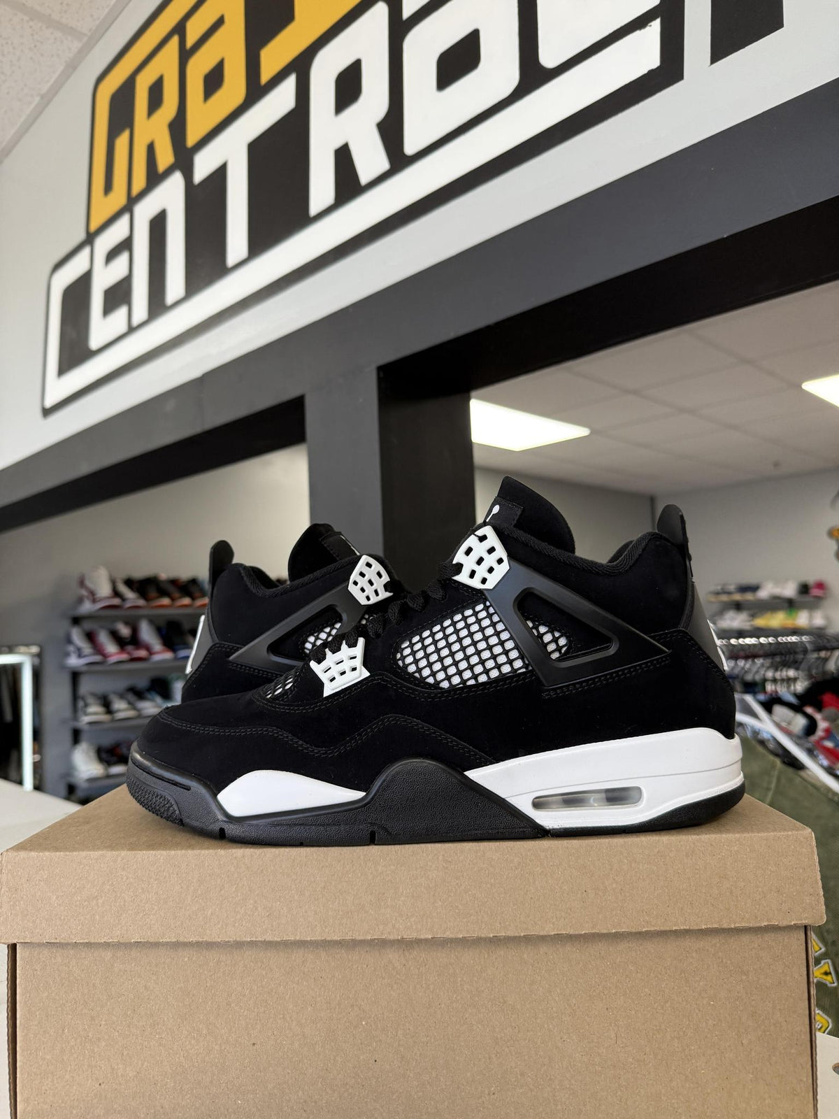 Jordan 4 "White Thunder" Used Size 11