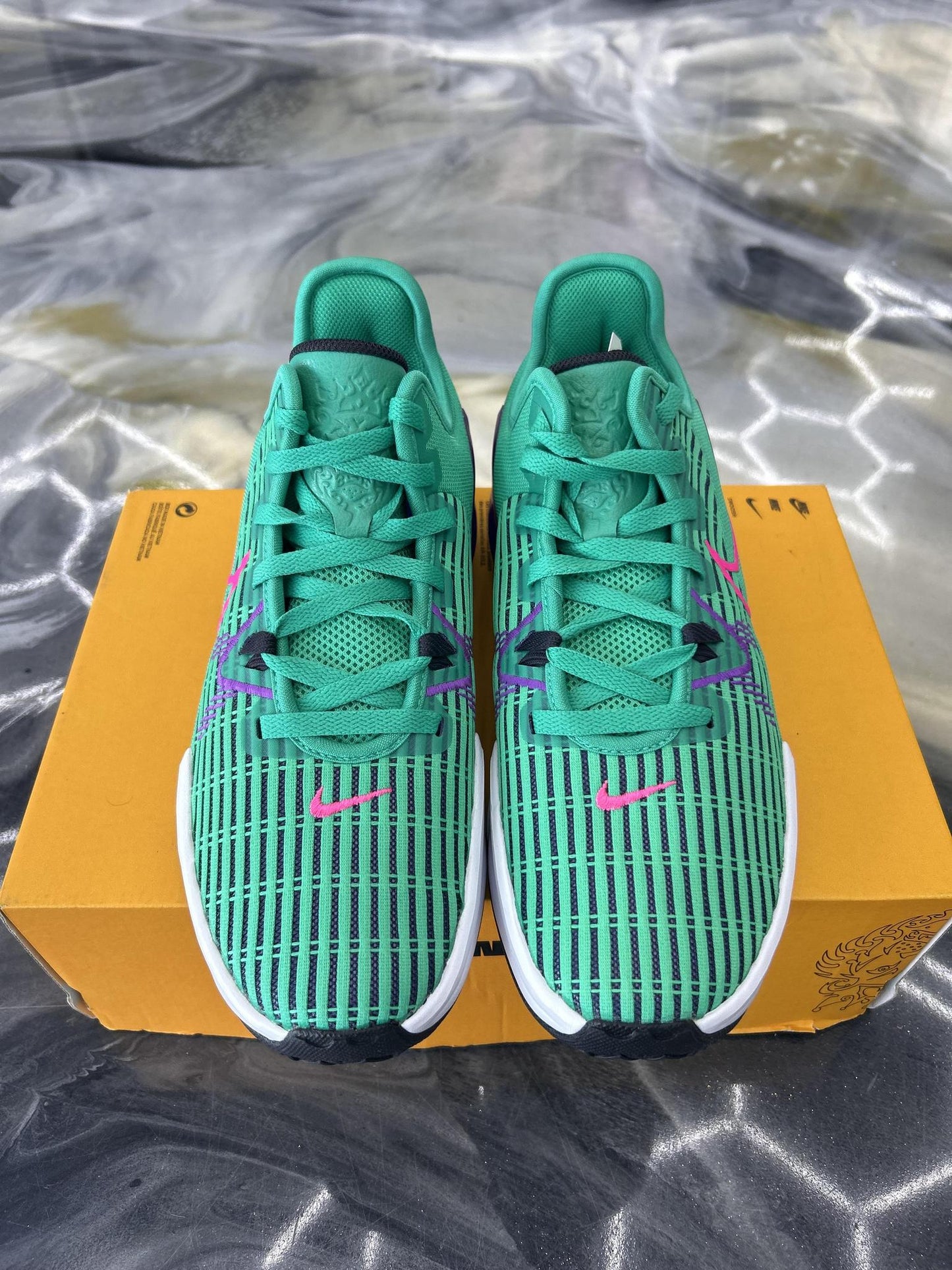 Lebron Witness VI "Green Purple" Used Size 9.5