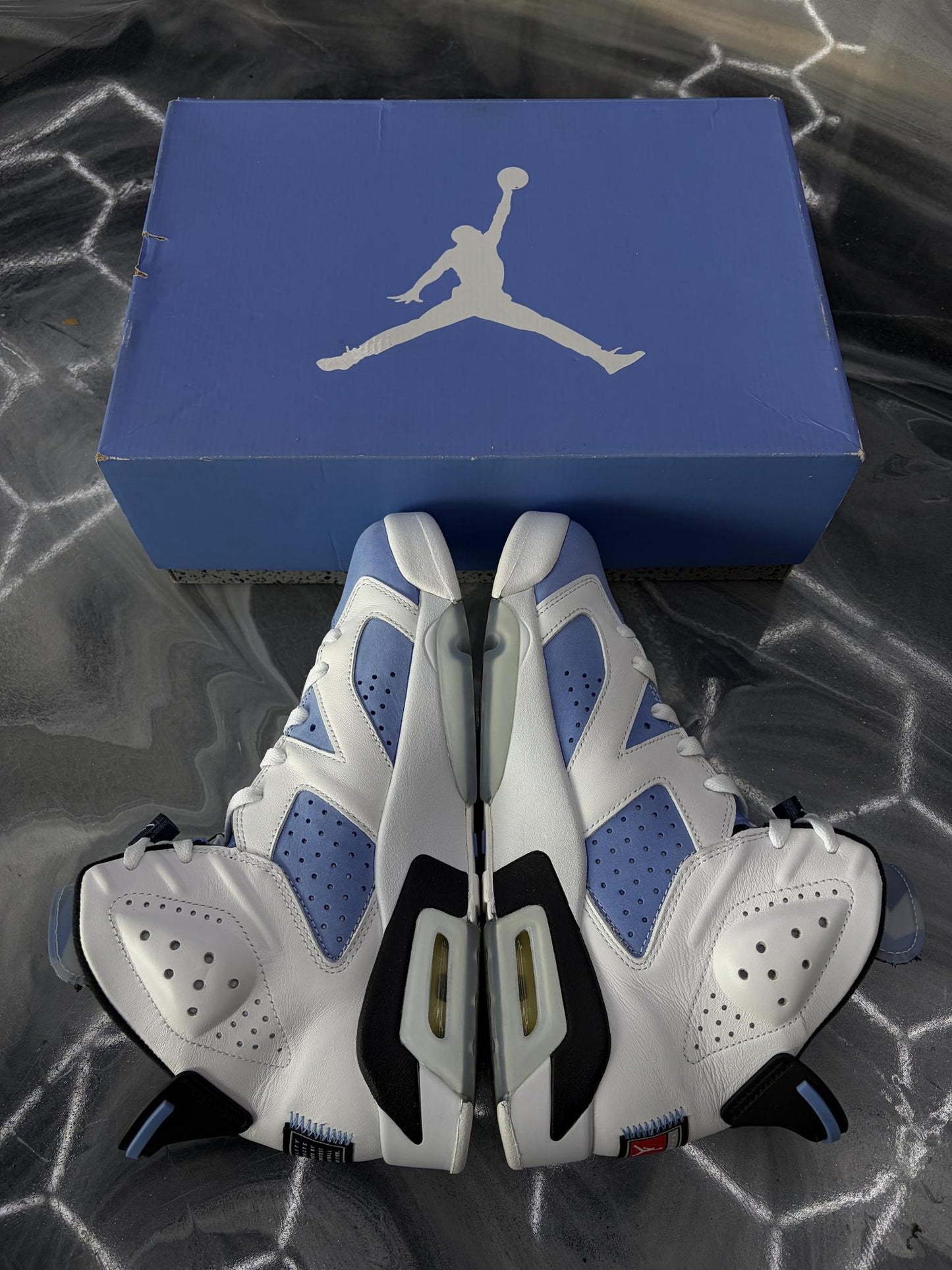 Jordan 6 "UNC" Used Size 9