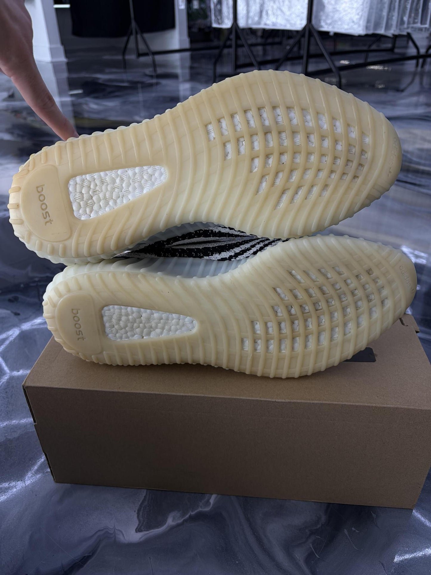 Yeezy 350 V2 "Zebra" Used Size 14