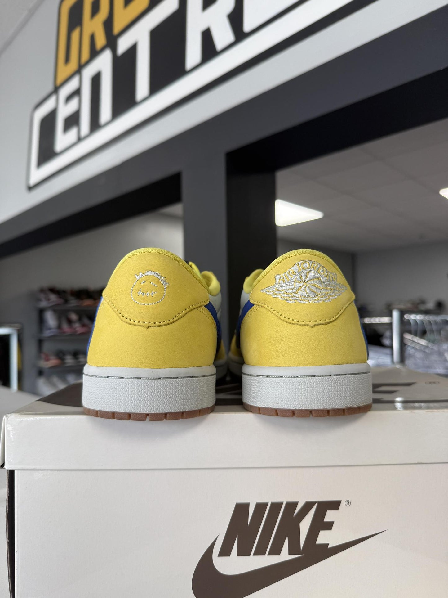 Jordan 1 Low x Travis Scott "Canary" Used Size 11