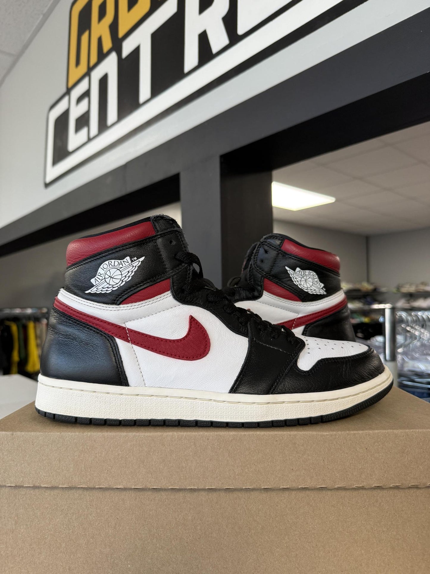 Jordan 1 "Gym Red" Used Size 11